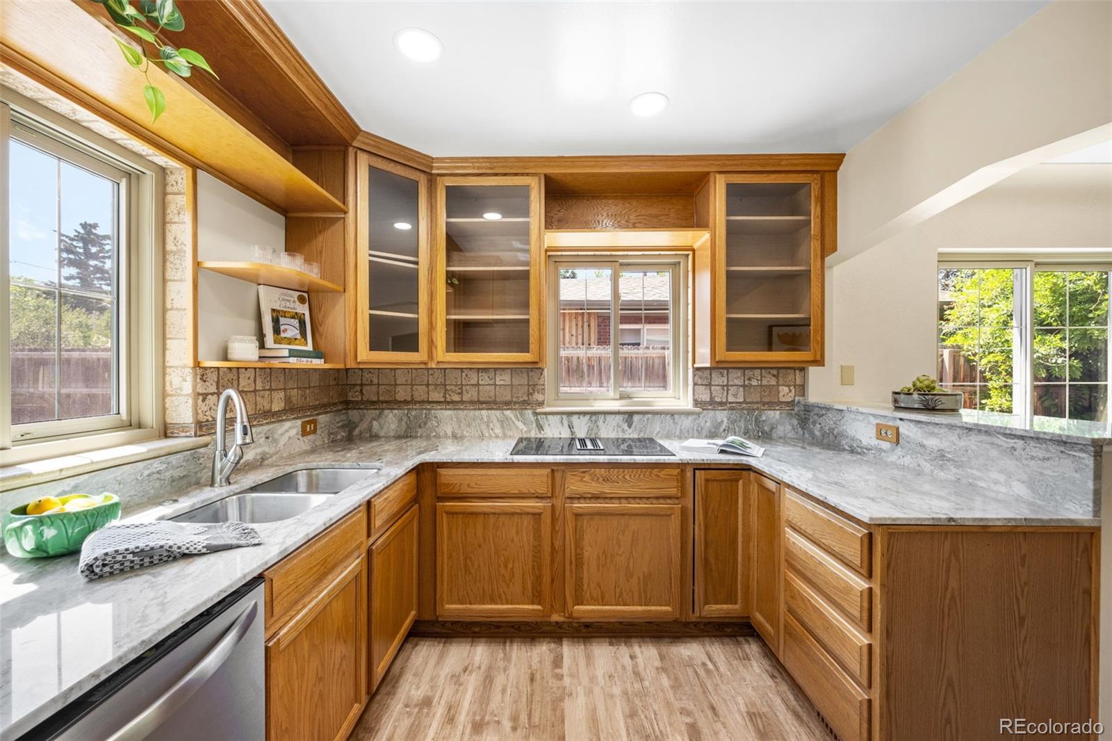 MLS Image #4 for 1370  newport street,denver, Colorado