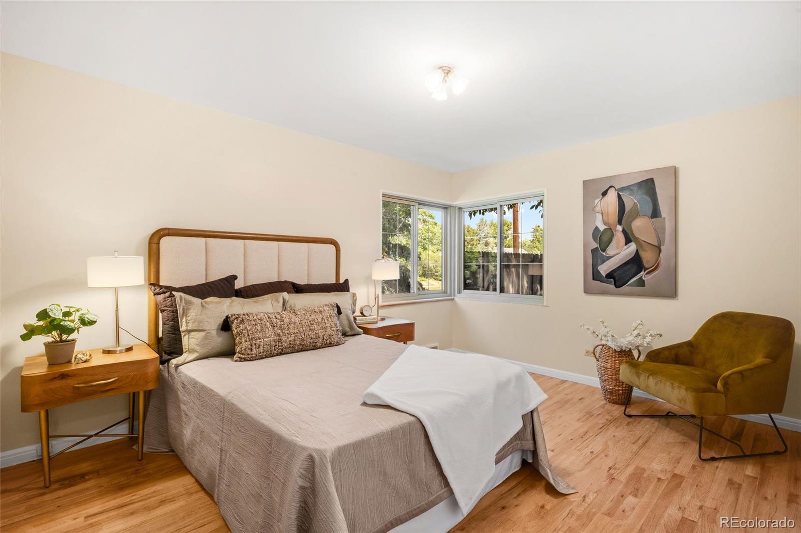 MLS Image #5 for 1370  newport street,denver, Colorado
