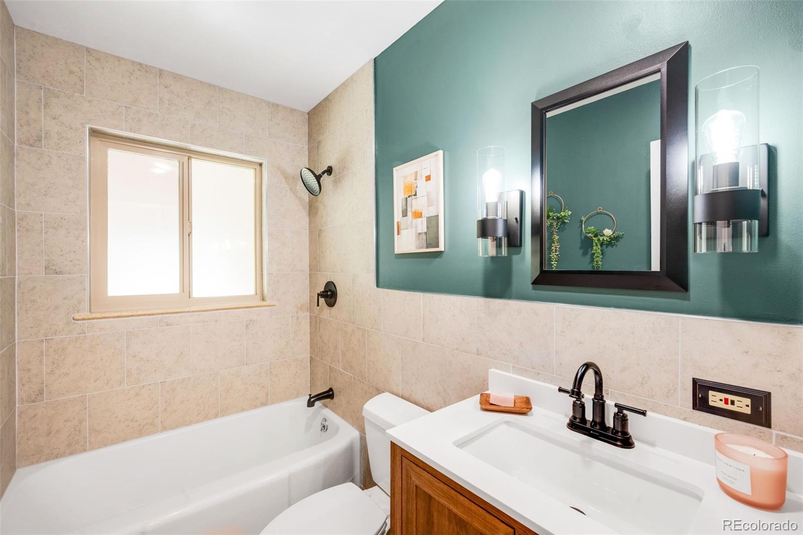 MLS Image #6 for 1370  newport street,denver, Colorado