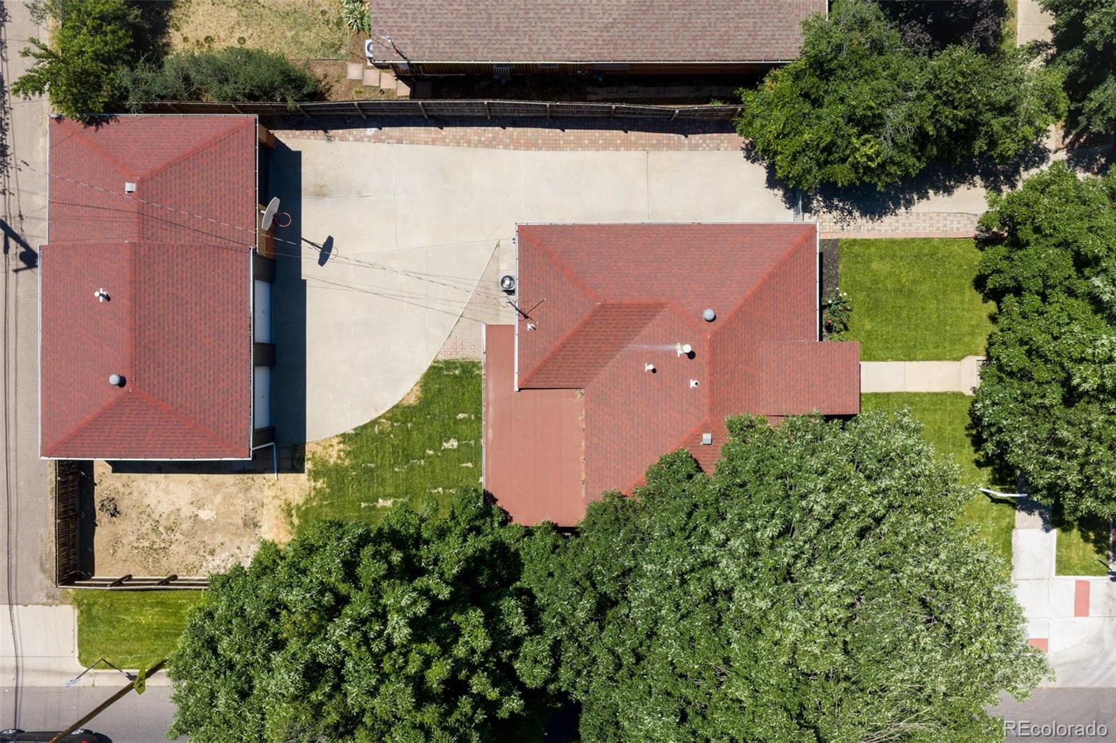 MLS Image #8 for 1370  newport street,denver, Colorado
