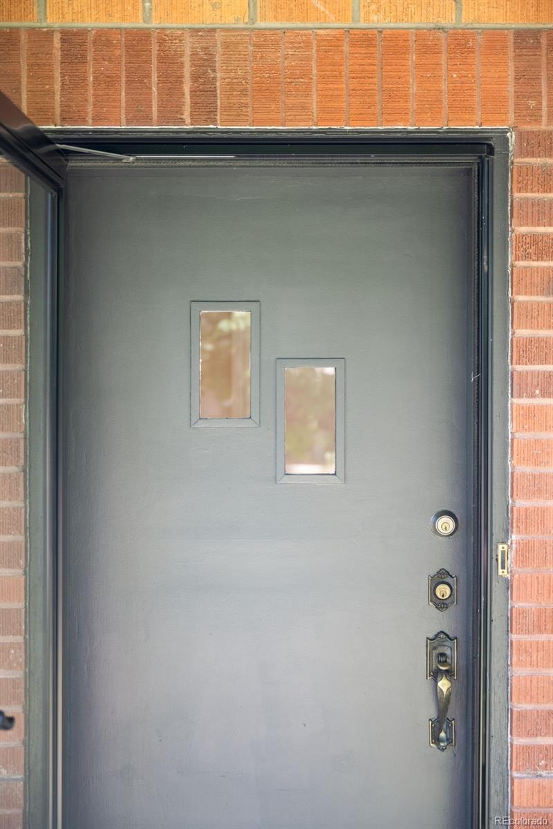 MLS Image #9 for 1370  newport street,denver, Colorado