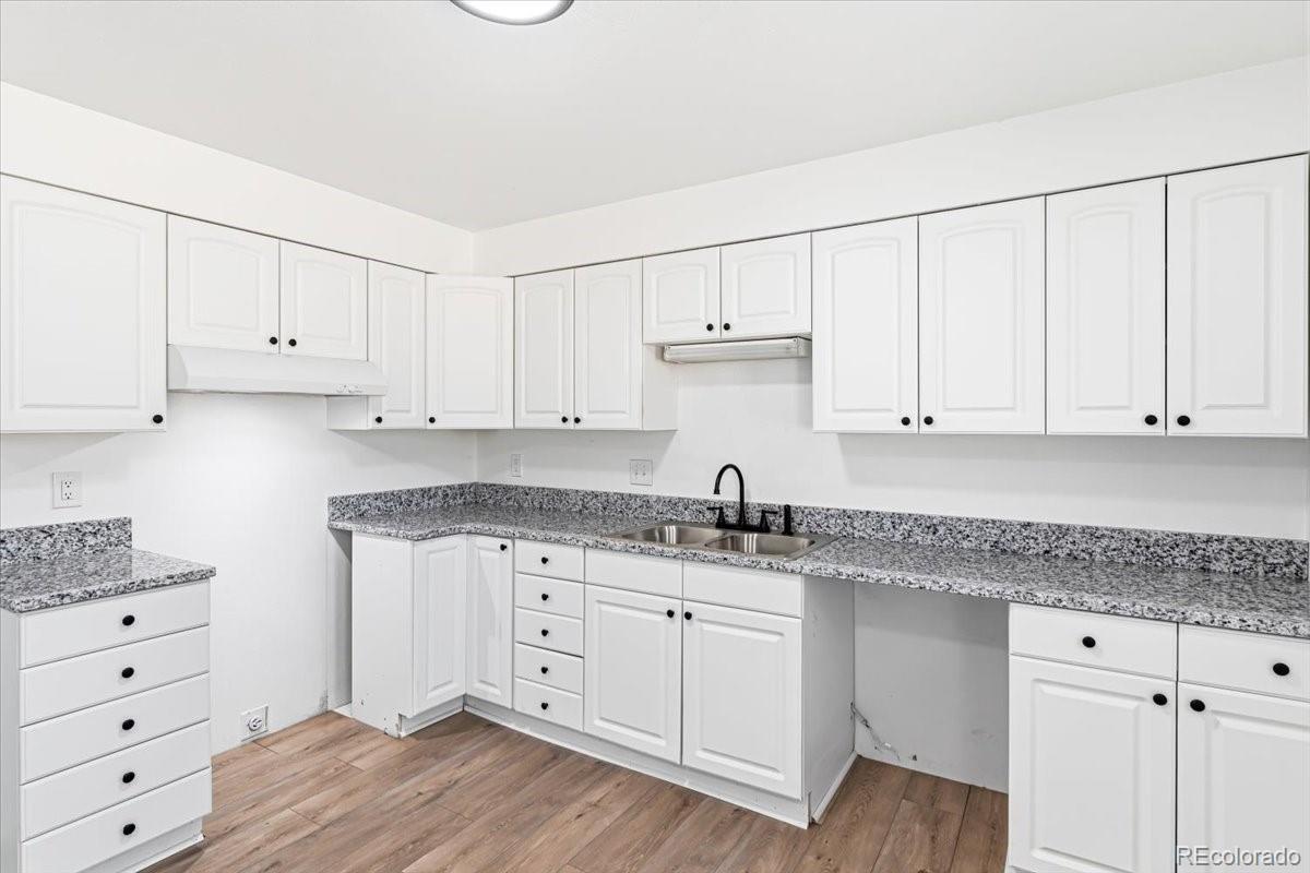 MLS Image #11 for 1961 w pacific place,denver, Colorado