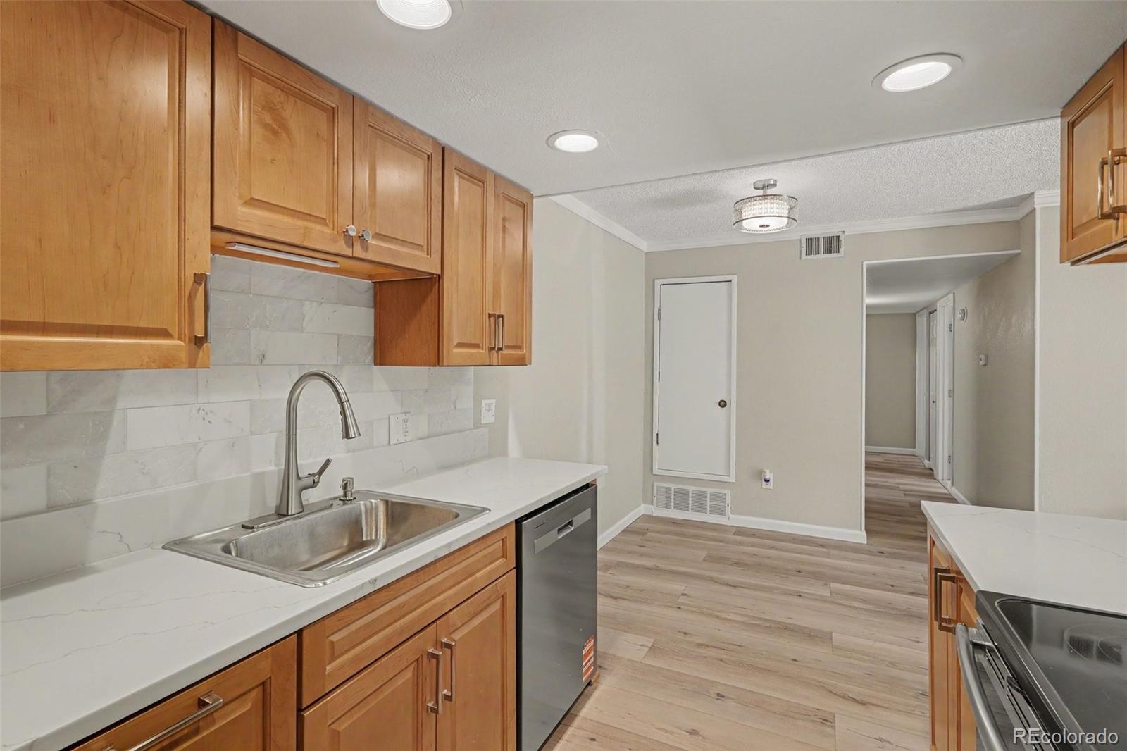 MLS Image #13 for 4400 s quebec street,denver, Colorado