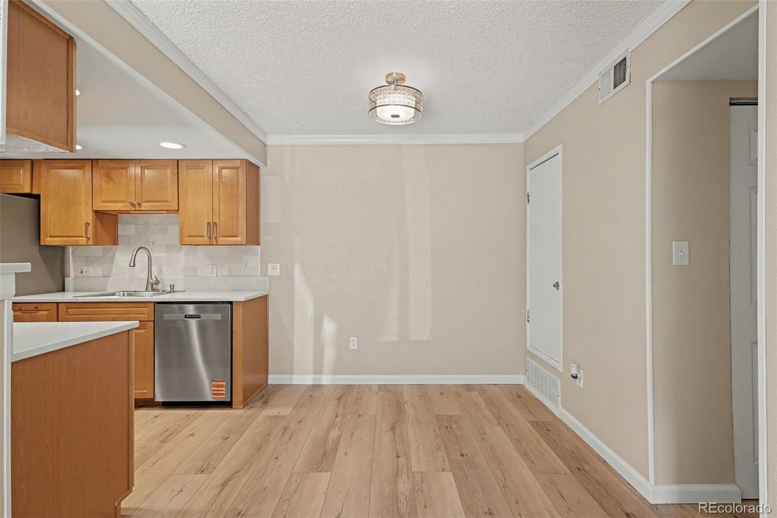MLS Image #14 for 4400 s quebec street,denver, Colorado