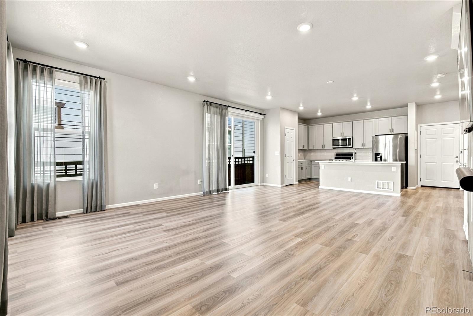MLS Image #3 for 18292 e kansas place,aurora, Colorado