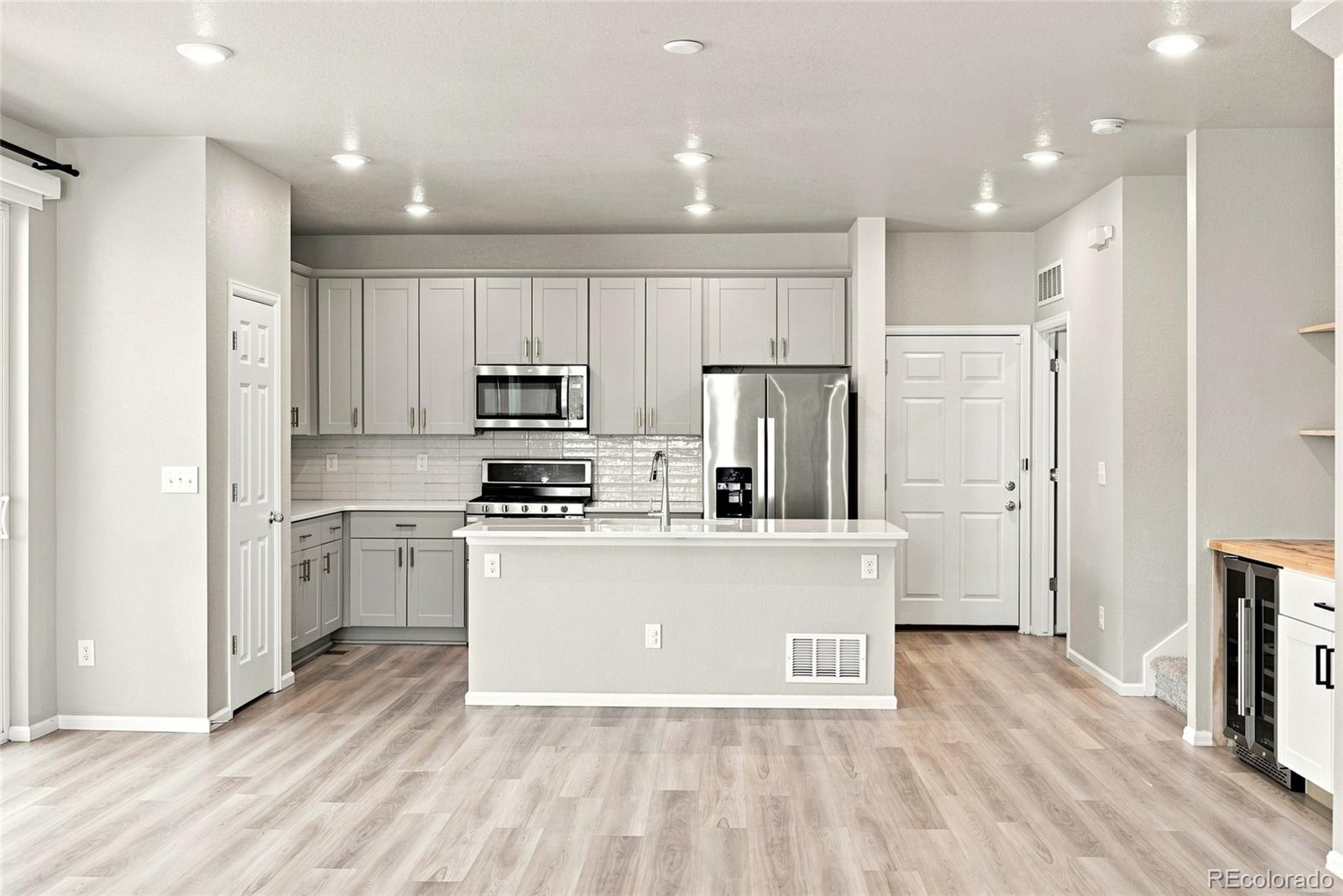 MLS Image #6 for 18292 e kansas place,aurora, Colorado