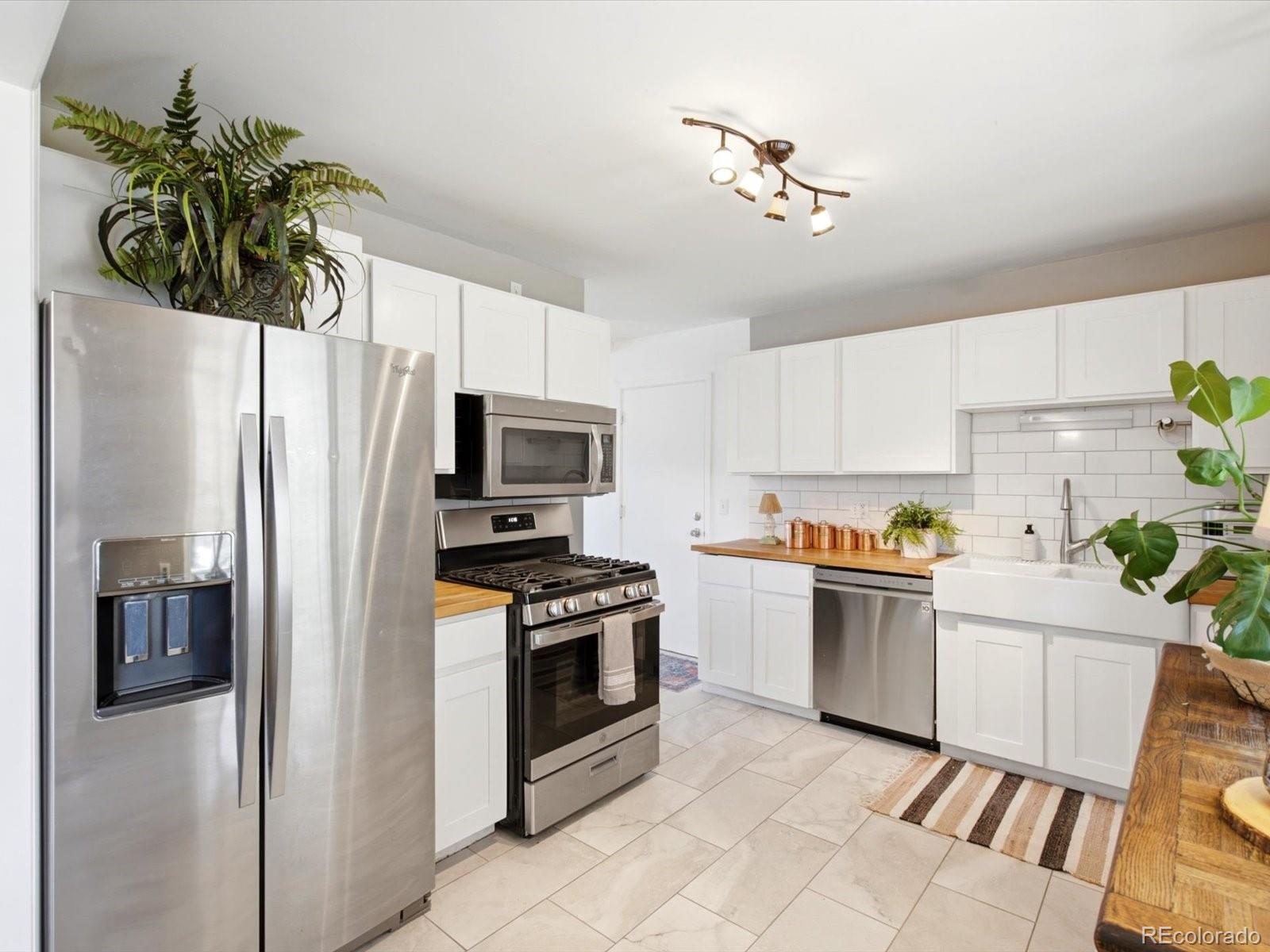 MLS Image #18 for 2888 s zurich court,denver, Colorado