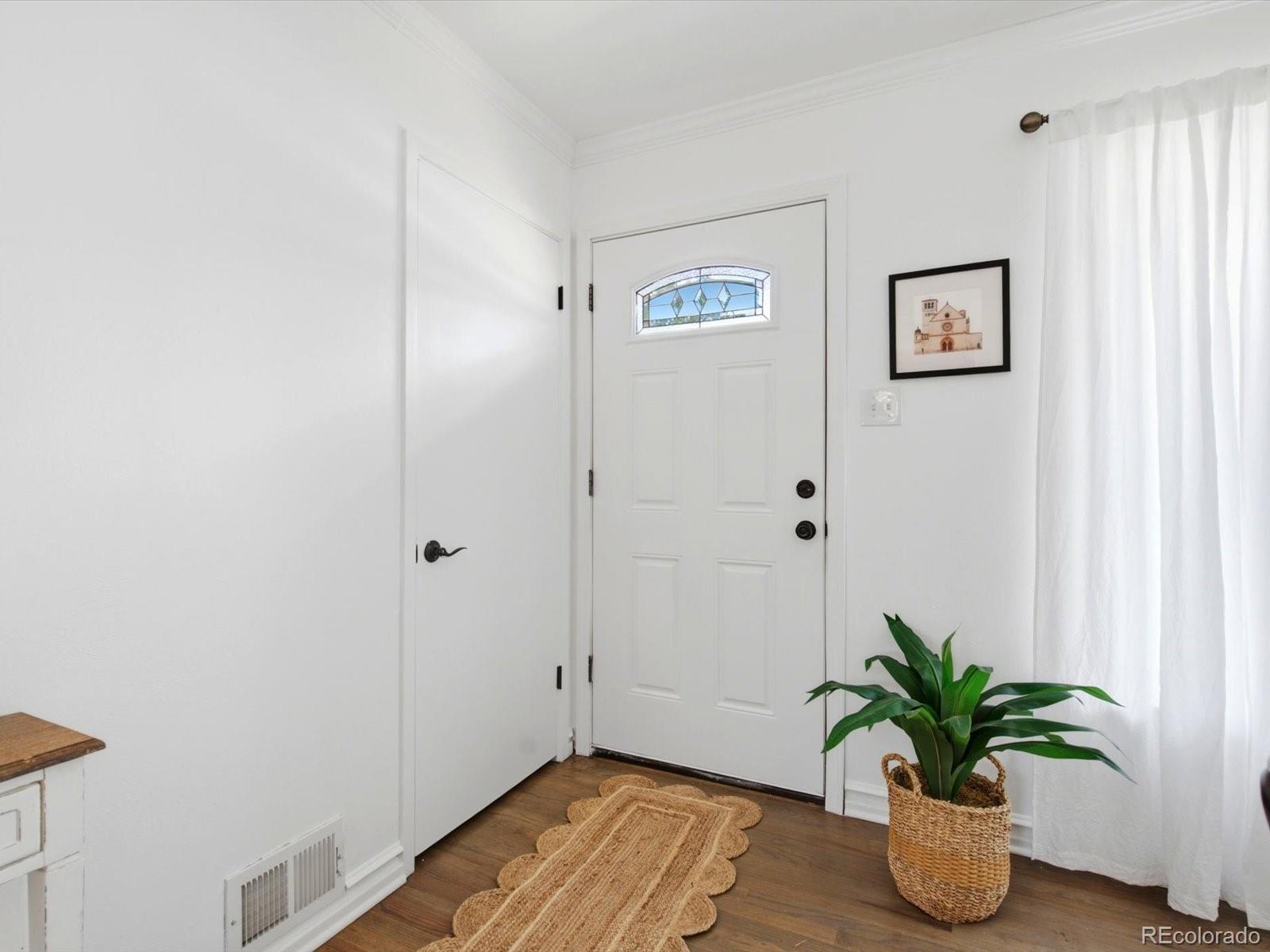 MLS Image #5 for 2888 s zurich court,denver, Colorado