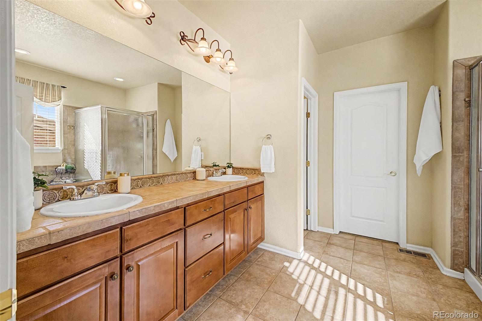 MLS Image #24 for 23589 e ottawa place,aurora, Colorado