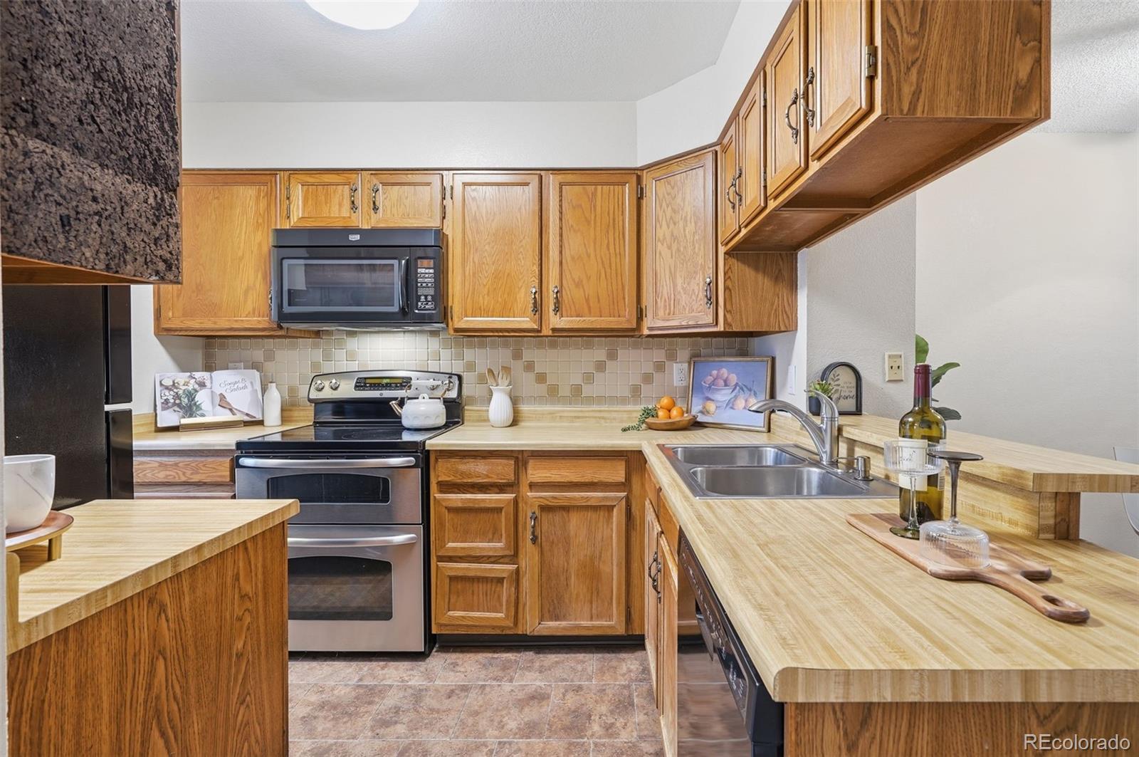 MLS Image #14 for 12043 e hoye drive,aurora, Colorado