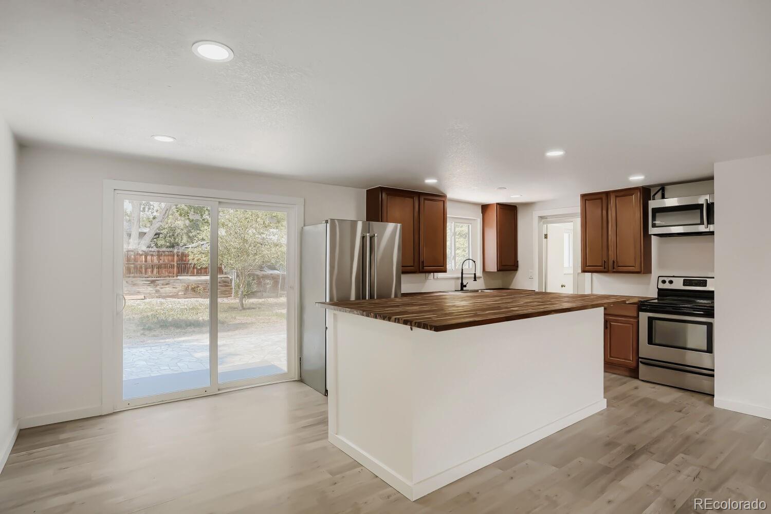 MLS Image #4 for 961 e 83rd place,denver, Colorado