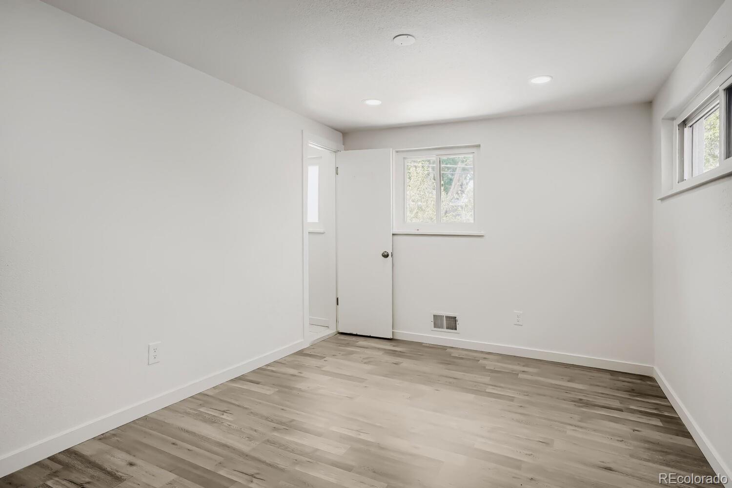 MLS Image #7 for 961 e 83rd place,denver, Colorado