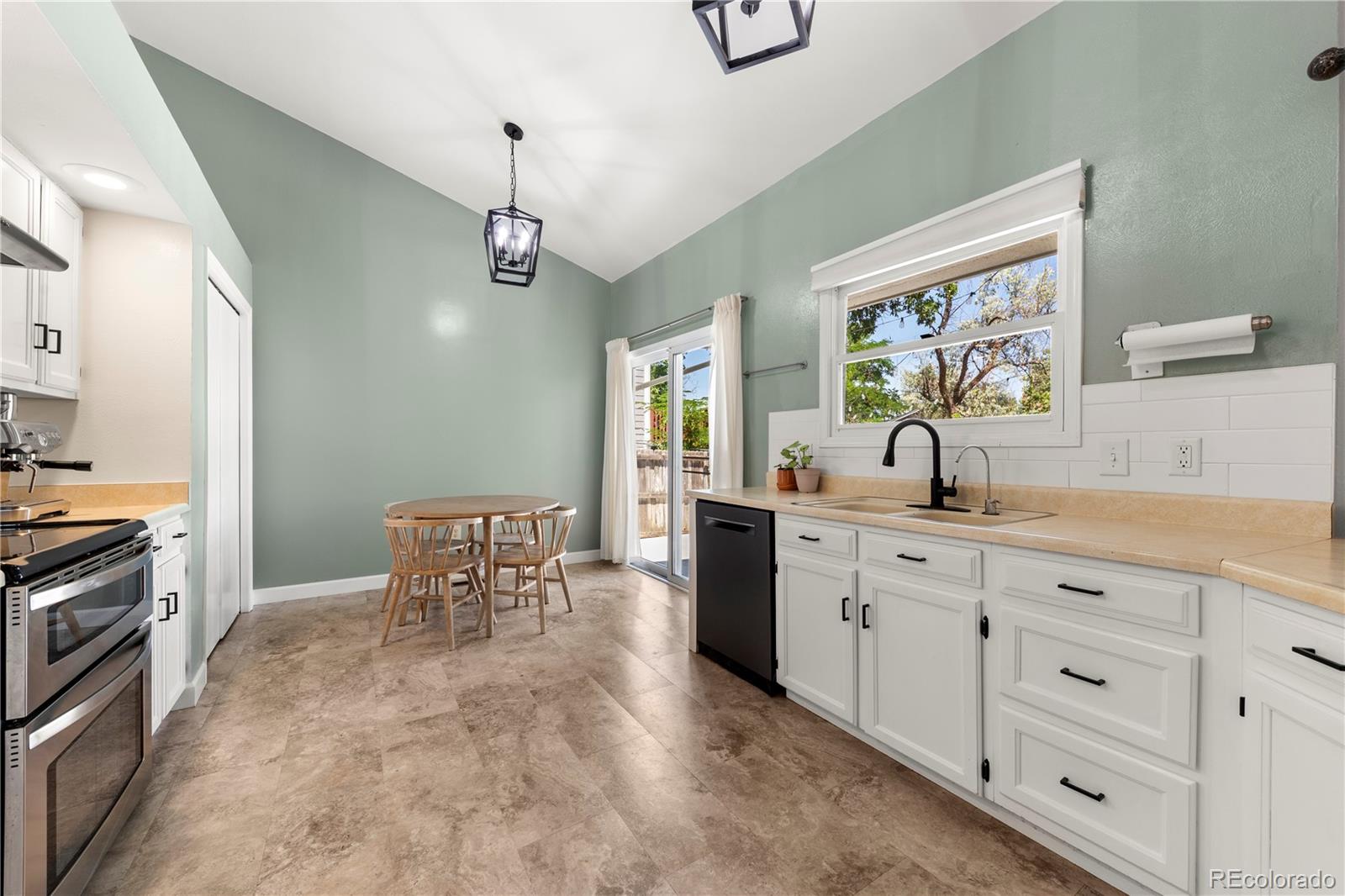 MLS Image #8 for 19355 e greenwood place,aurora, Colorado