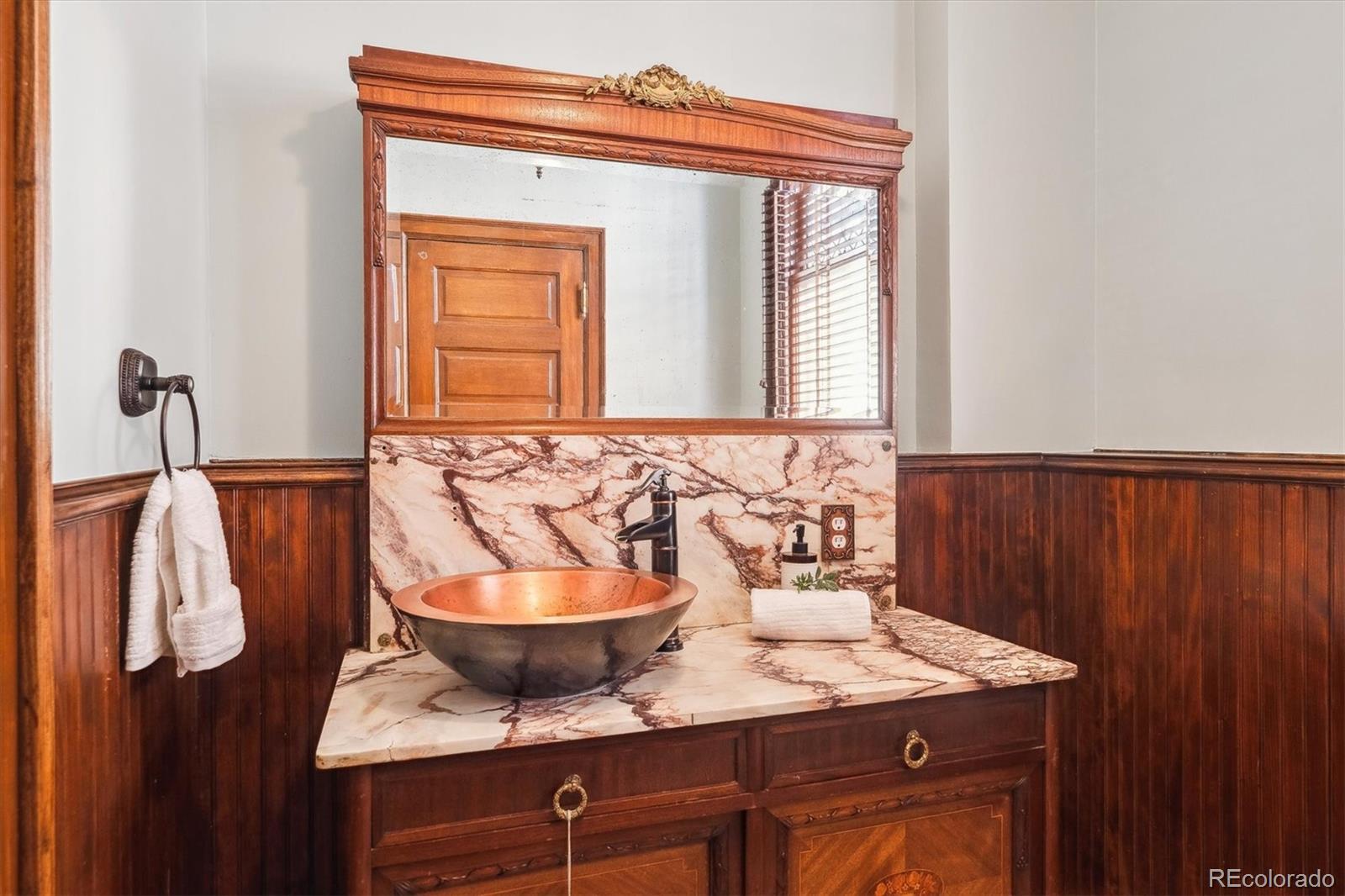 MLS Image #11 for 1022 n pearl street 101,denver, Colorado