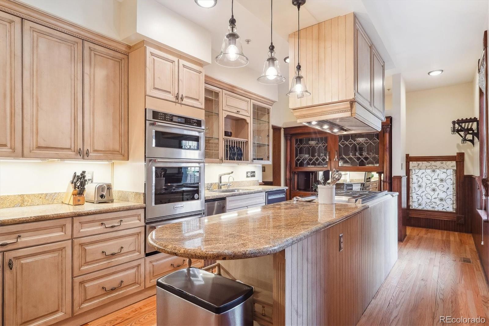 MLS Image #15 for 1022 n pearl street 101,denver, Colorado