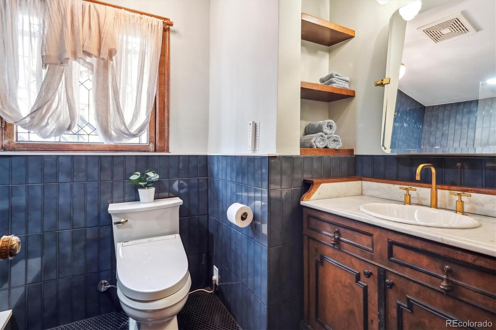MLS Image #31 for 1022 n pearl street 101,denver, Colorado