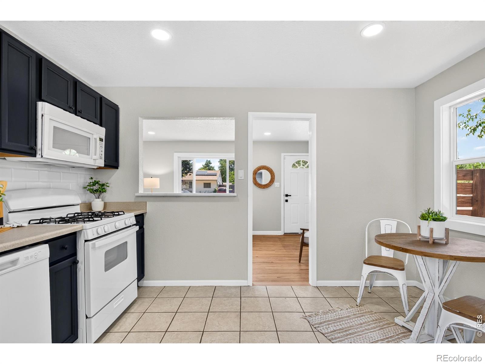 MLS Image #11 for 835  lansing street,aurora, Colorado