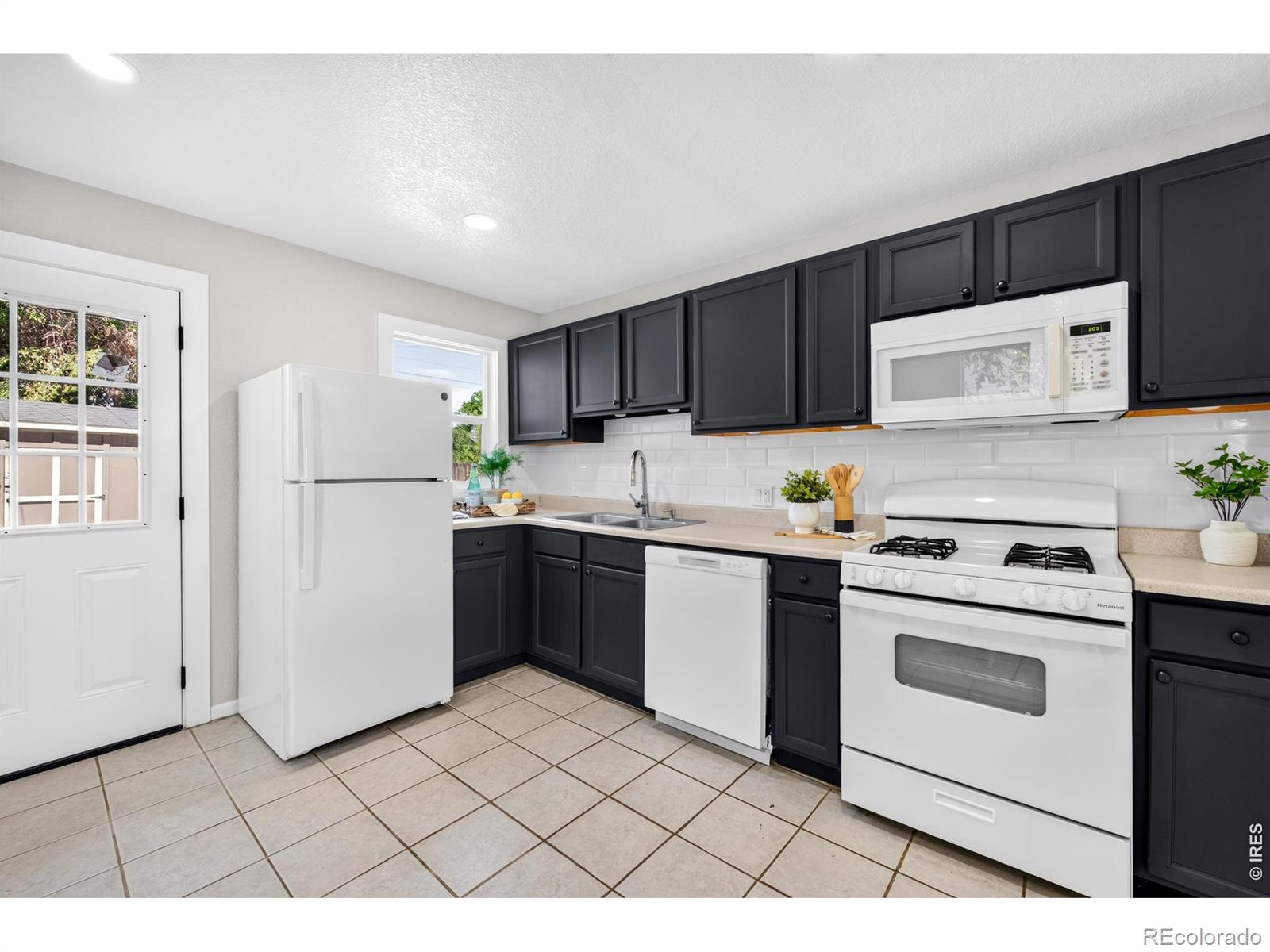 MLS Image #4 for 835  lansing street,aurora, Colorado