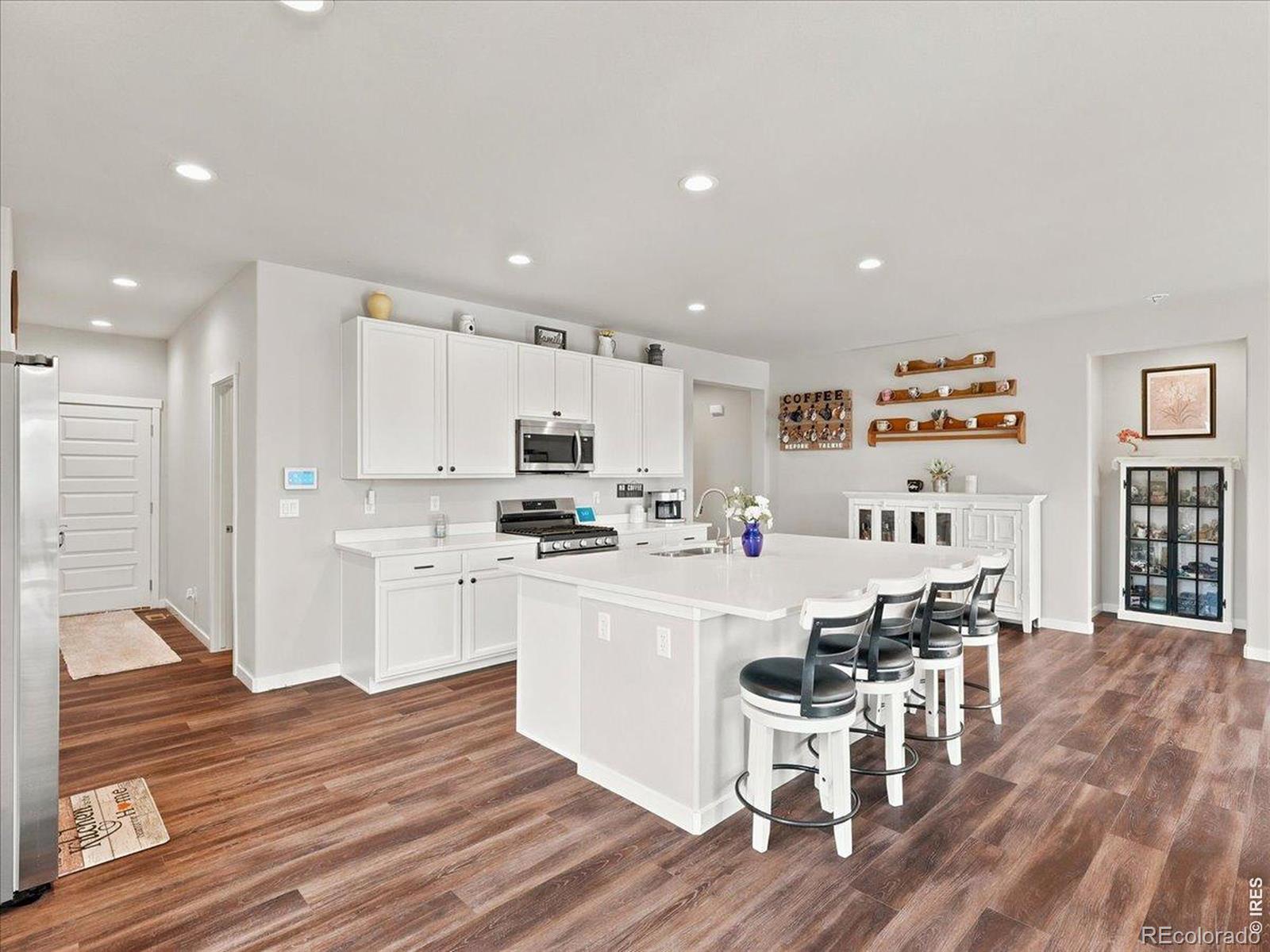 MLS Image #10 for 2550  doe ridge way,johnstown, Colorado