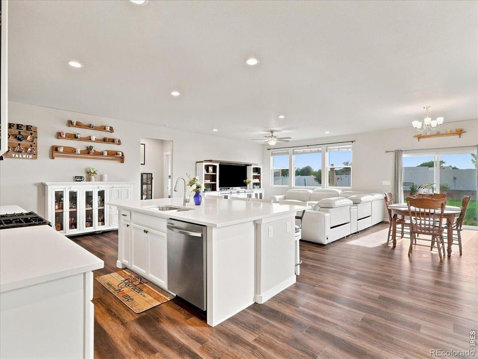 MLS Image #11 for 2550  doe ridge way,johnstown, Colorado
