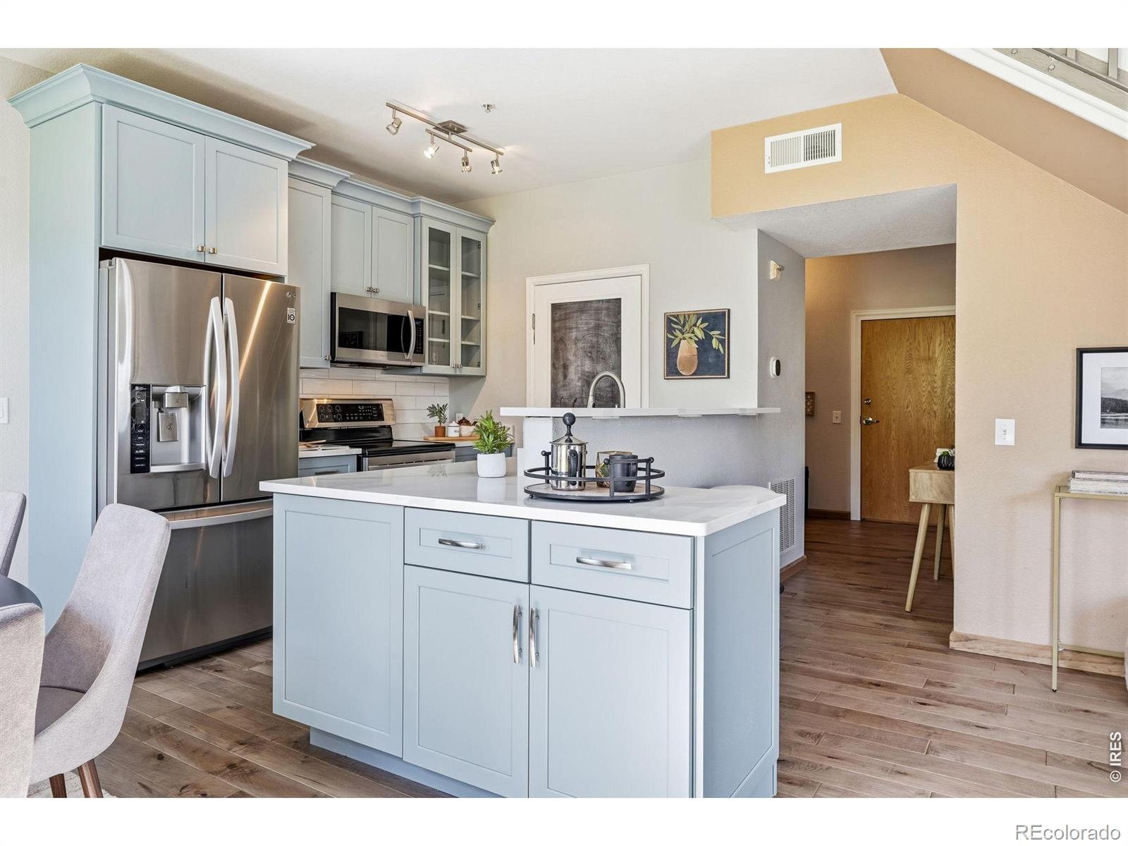 MLS Image #11 for 837 e 17th avenue,denver, Colorado