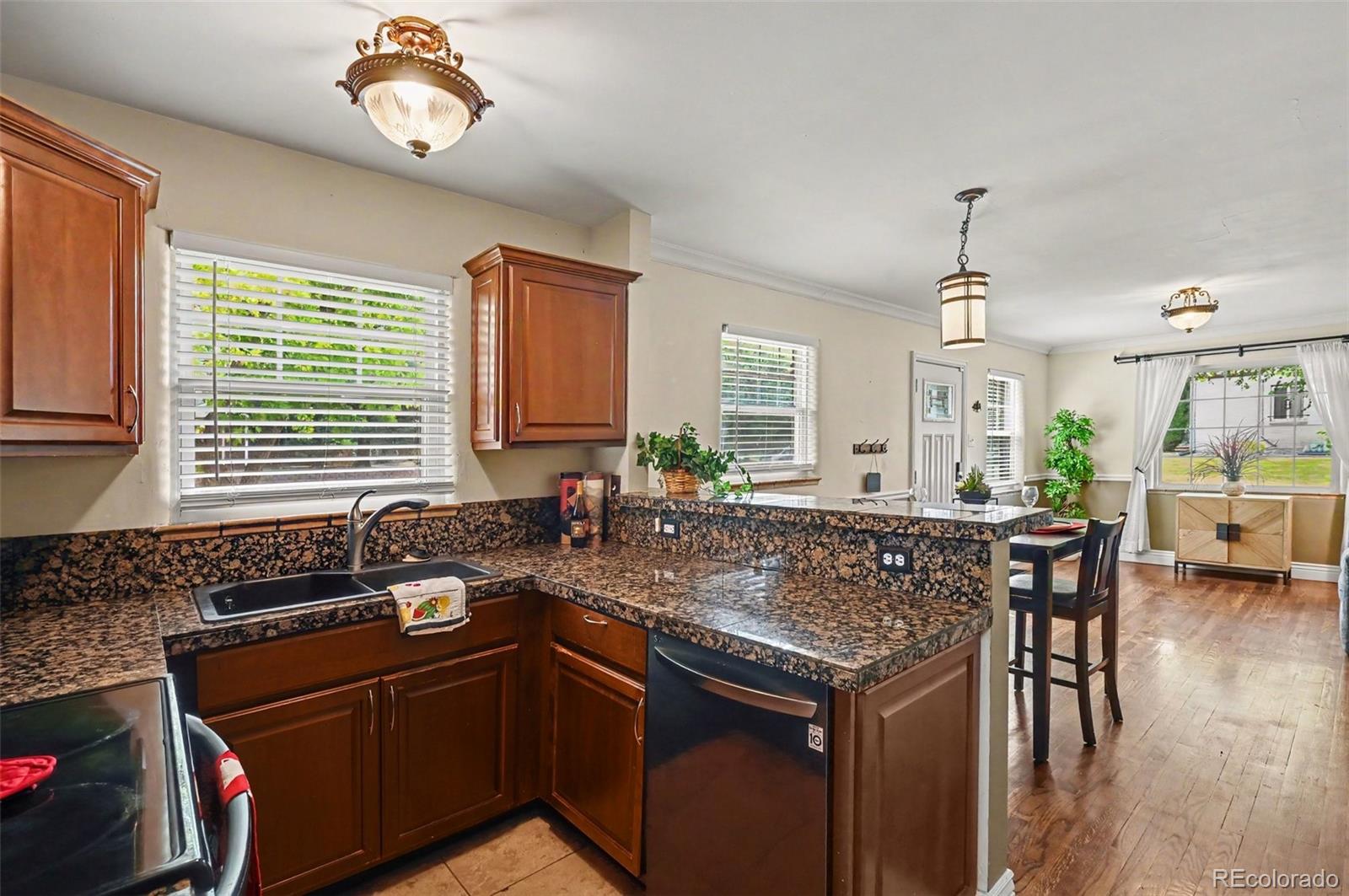 MLS Image #7 for 1601  spruce street,denver, Colorado