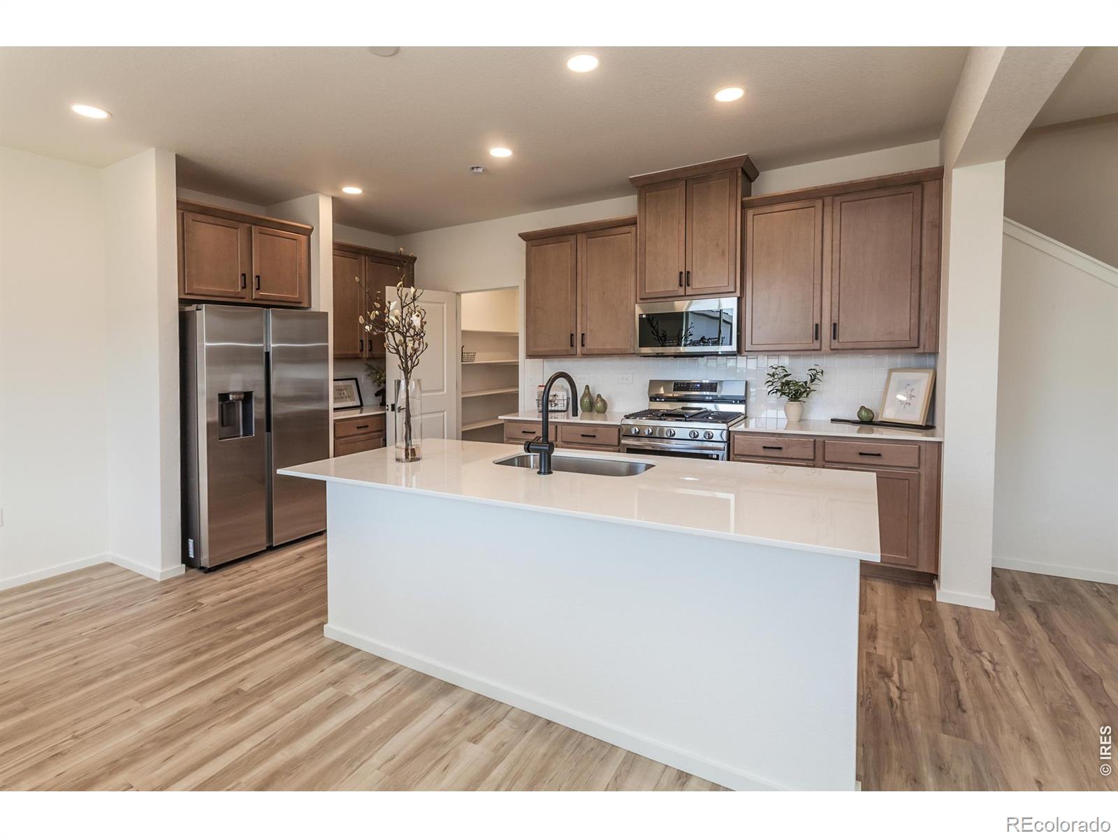 MLS Image #15 for 1600  sunflower way,johnstown, Colorado