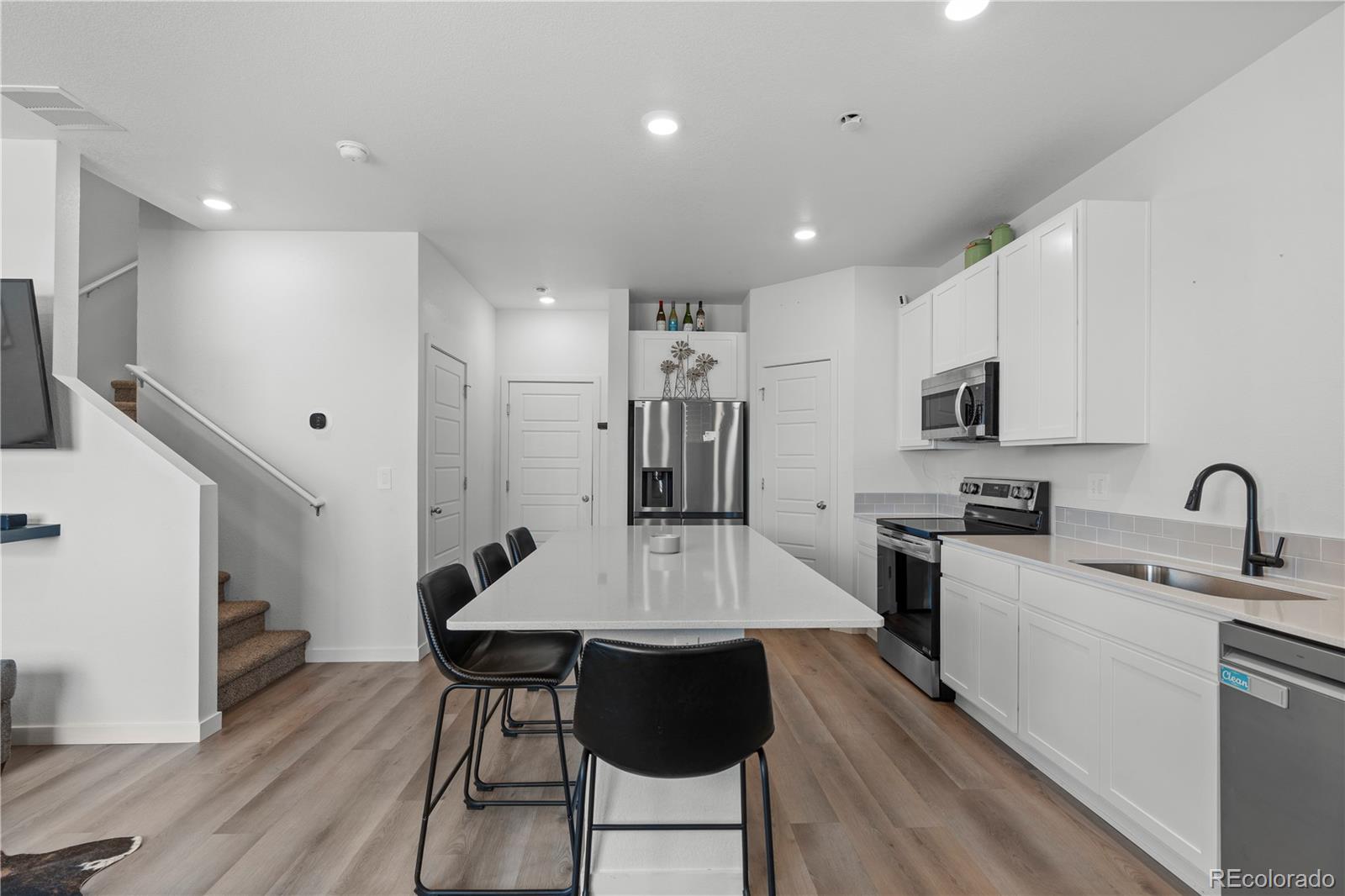 MLS Image #10 for 461  condor way,johnstown, Colorado