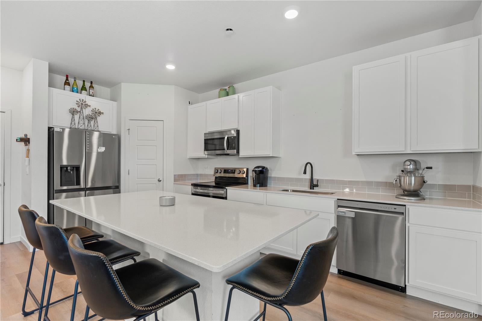 MLS Image #6 for 461  condor way,johnstown, Colorado