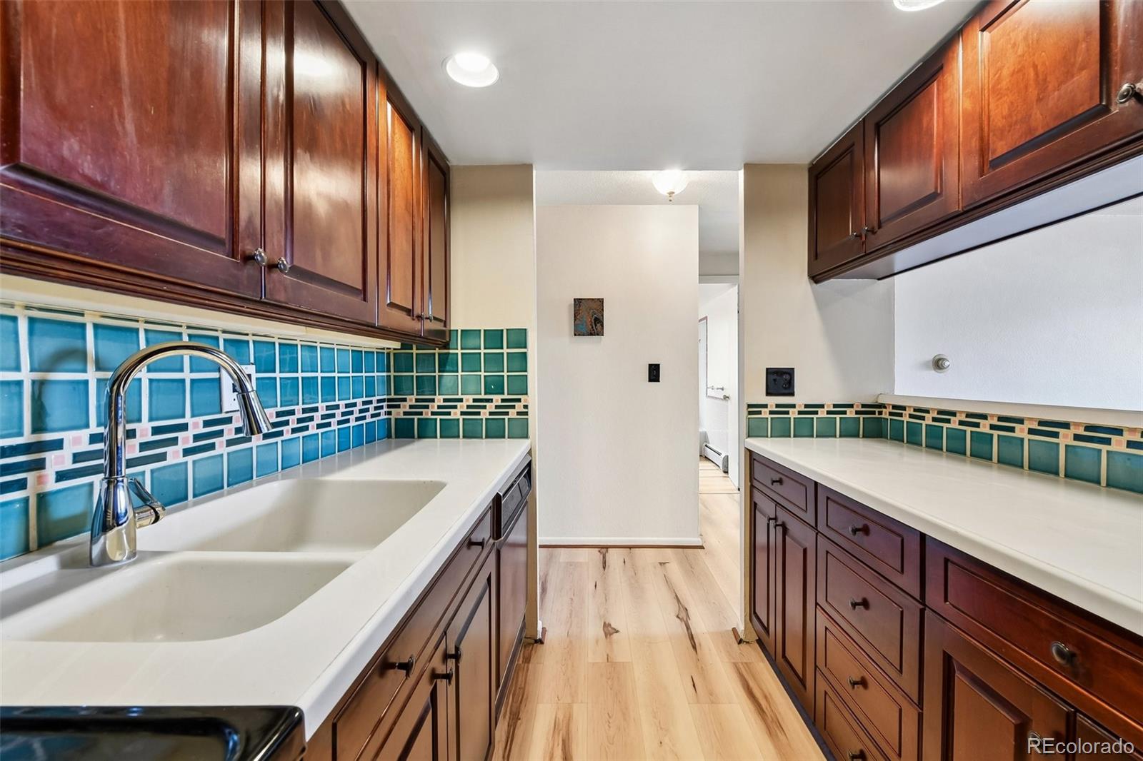 MLS Image #10 for 1008 n corona street,denver, Colorado