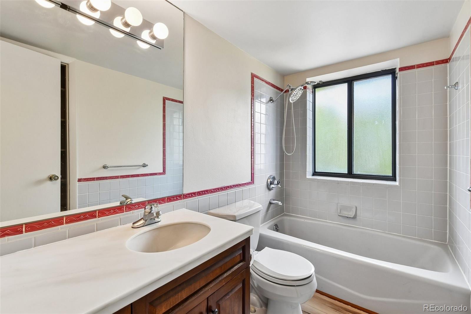 MLS Image #11 for 1008 n corona street,denver, Colorado