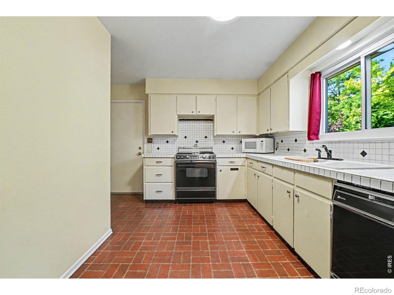 MLS Image #8 for 1409  shamrock street,fort collins, Colorado