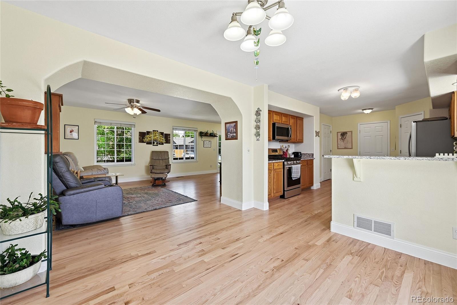MLS Image #10 for 435 n 14th court,brighton, Colorado
