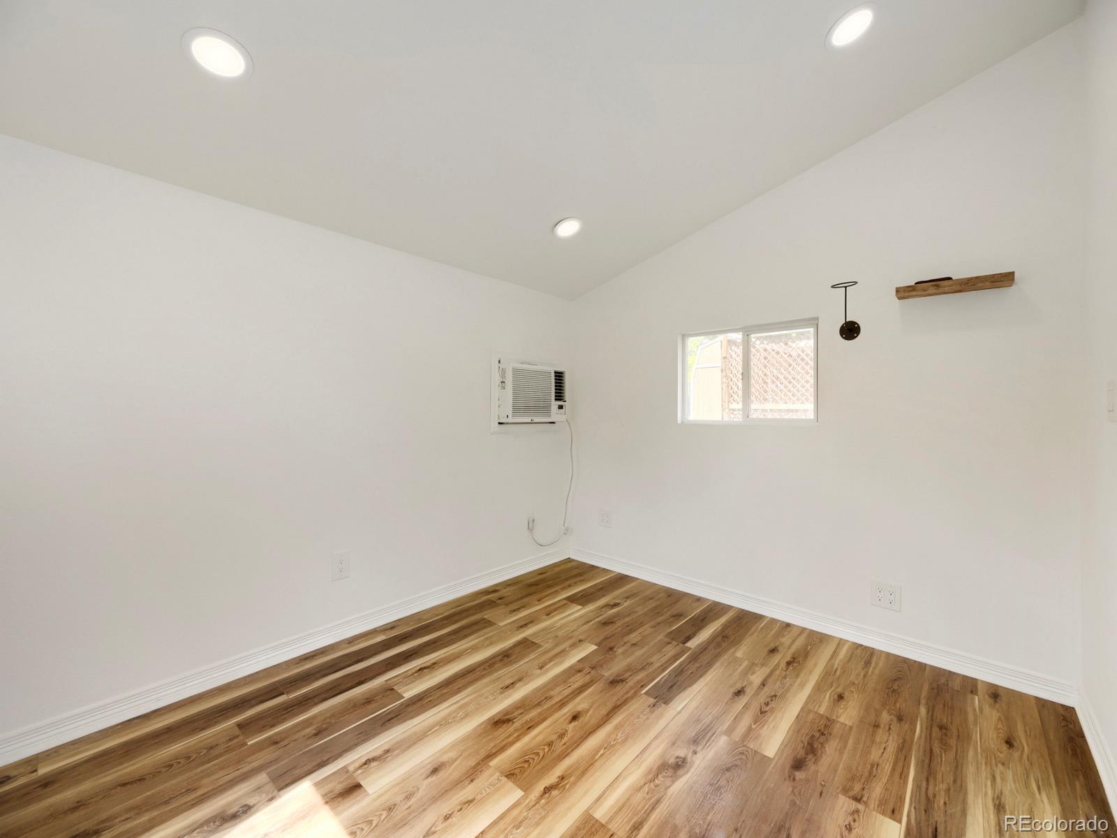 MLS Image #33 for 6305 s valleyview street,littleton, Colorado