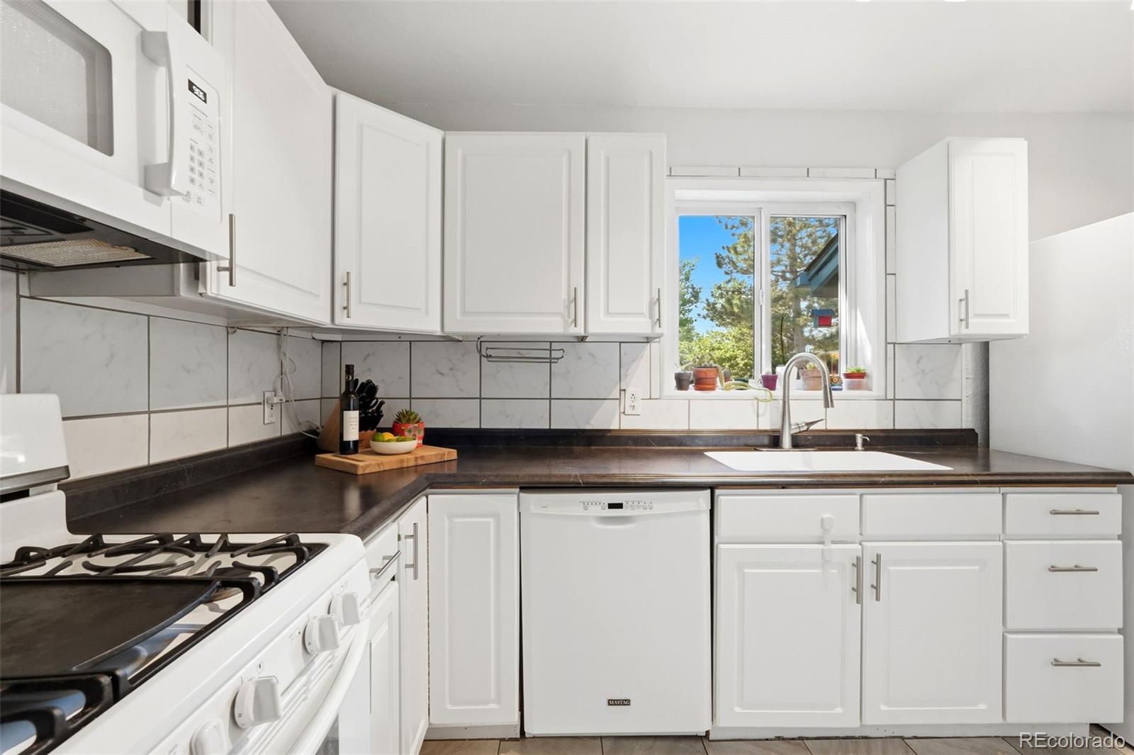 MLS Image #12 for 1330 s ivanhoe way,denver, Colorado