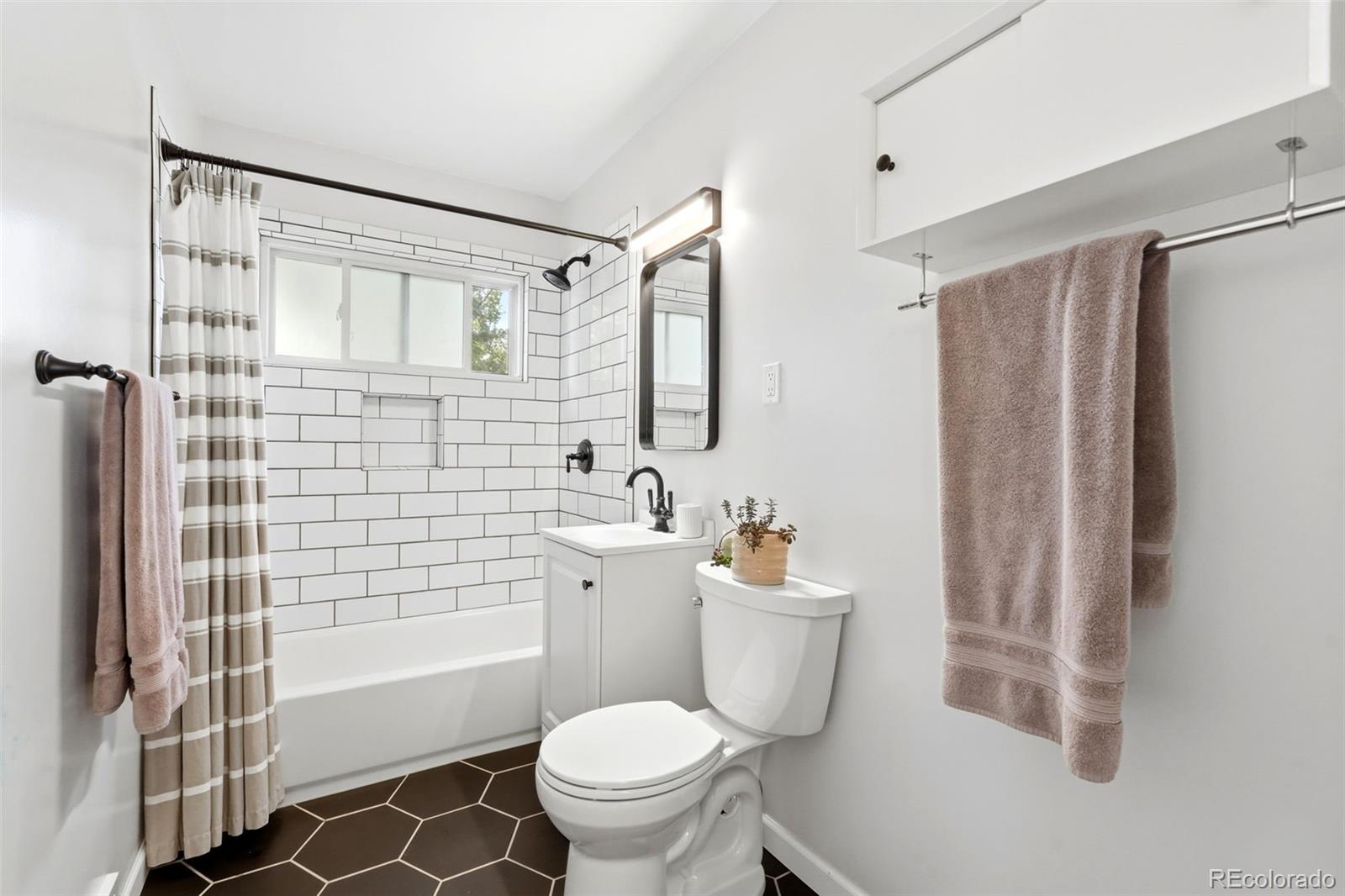 MLS Image #18 for 1330 s ivanhoe way,denver, Colorado
