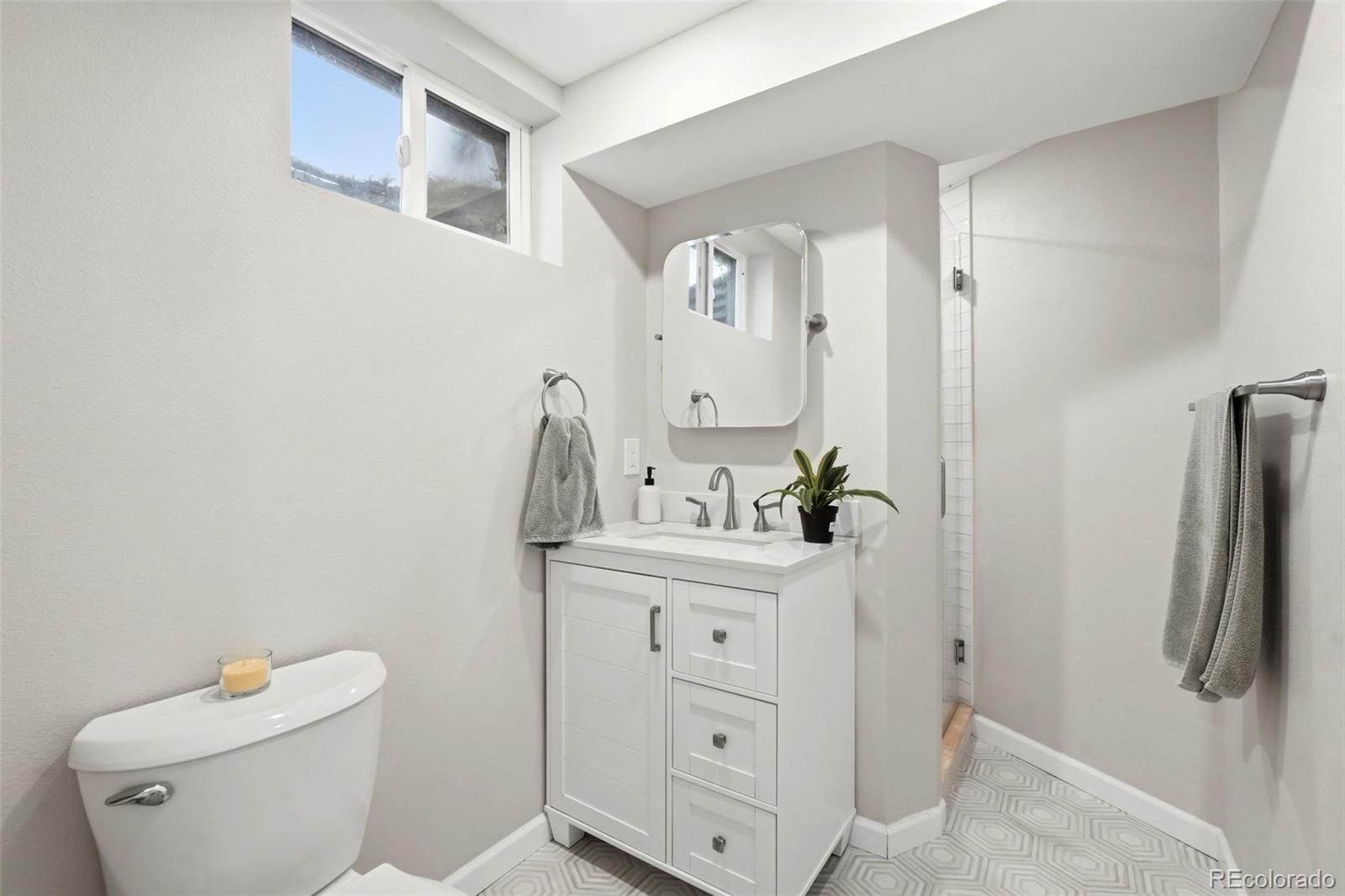 MLS Image #23 for 1330 s ivanhoe way,denver, Colorado