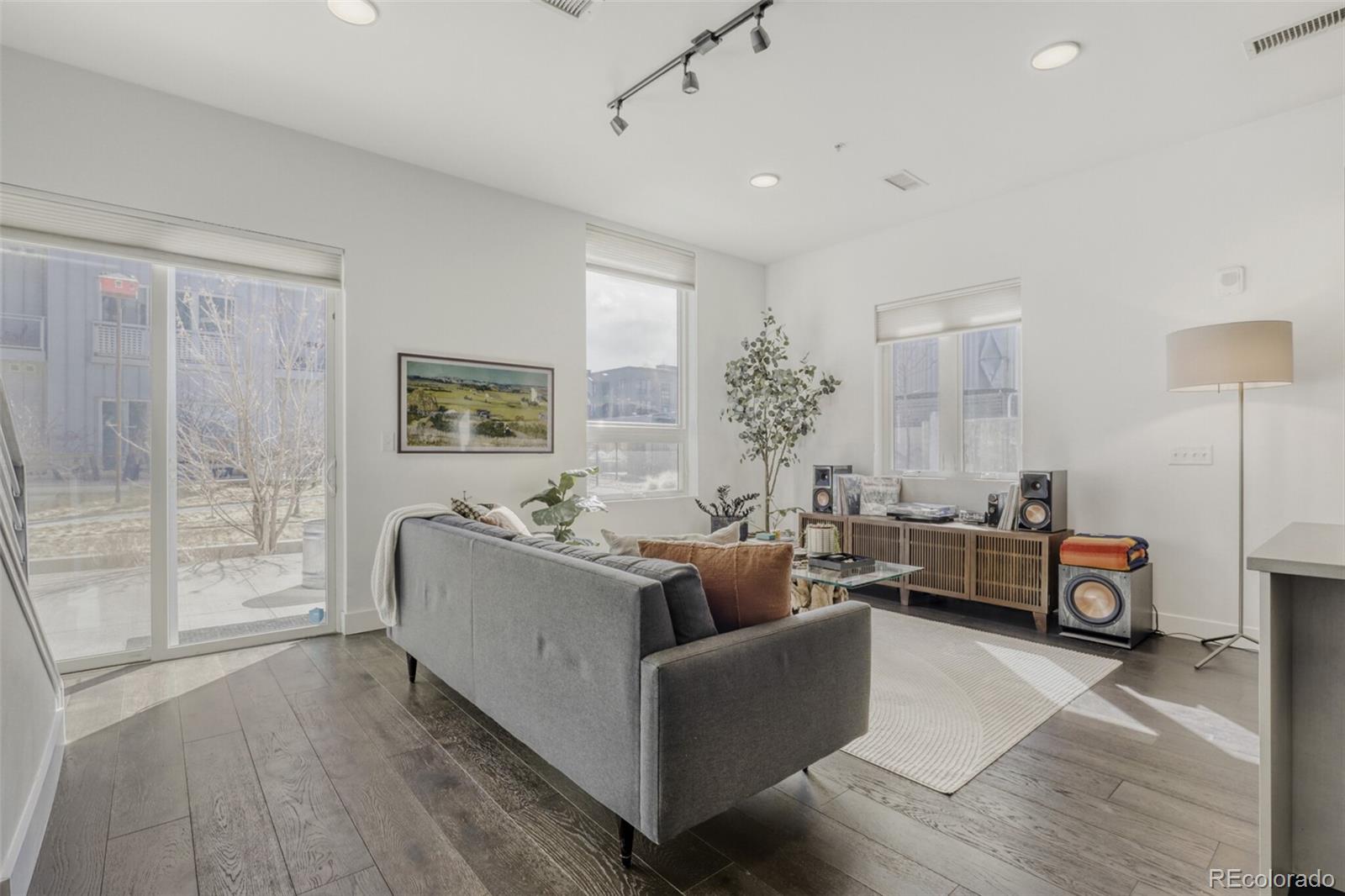 MLS Image #9 for 2530  lawrence street,denver, Colorado