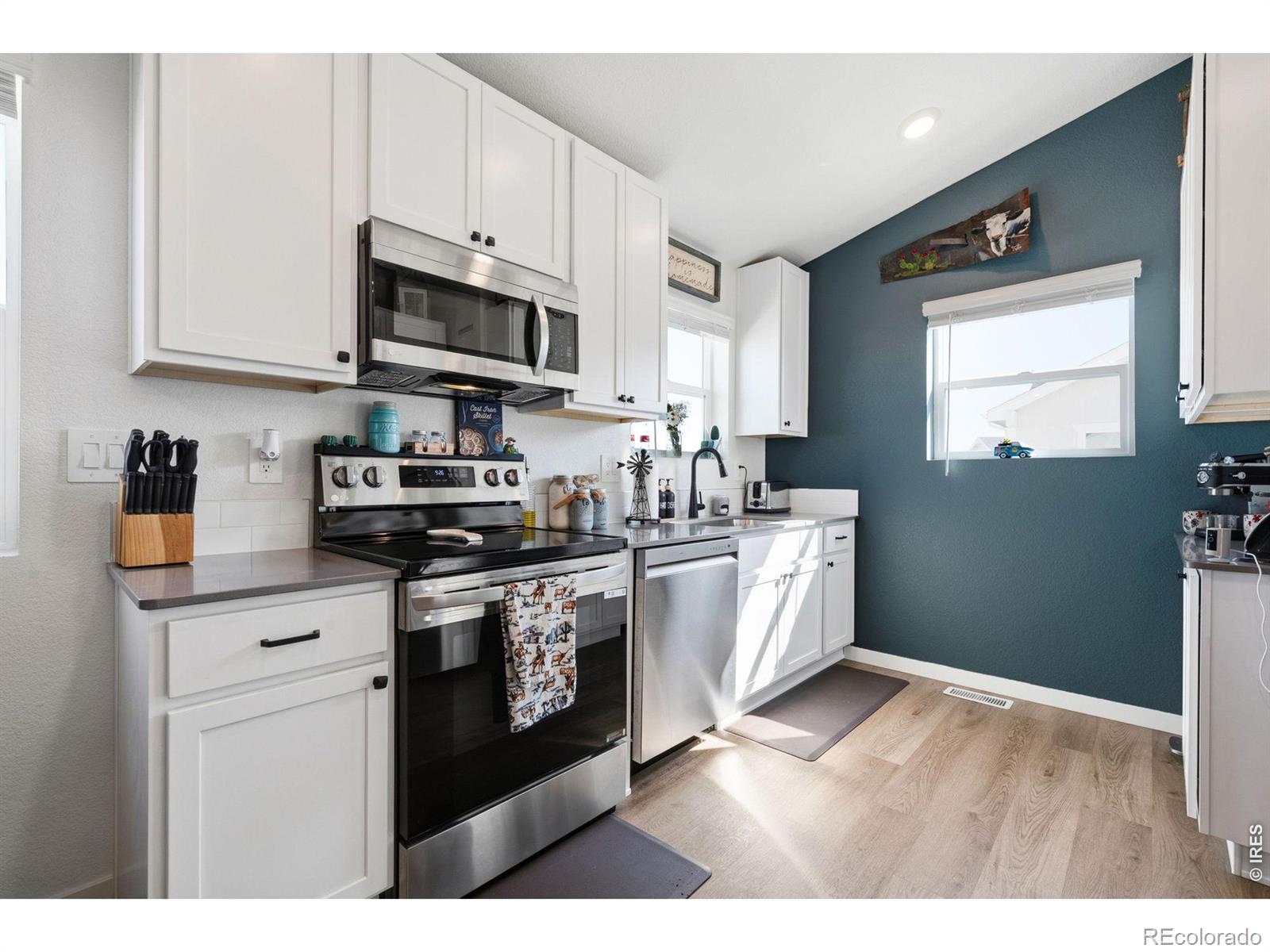 MLS Image #9 for 515  condor way,johnstown, Colorado
