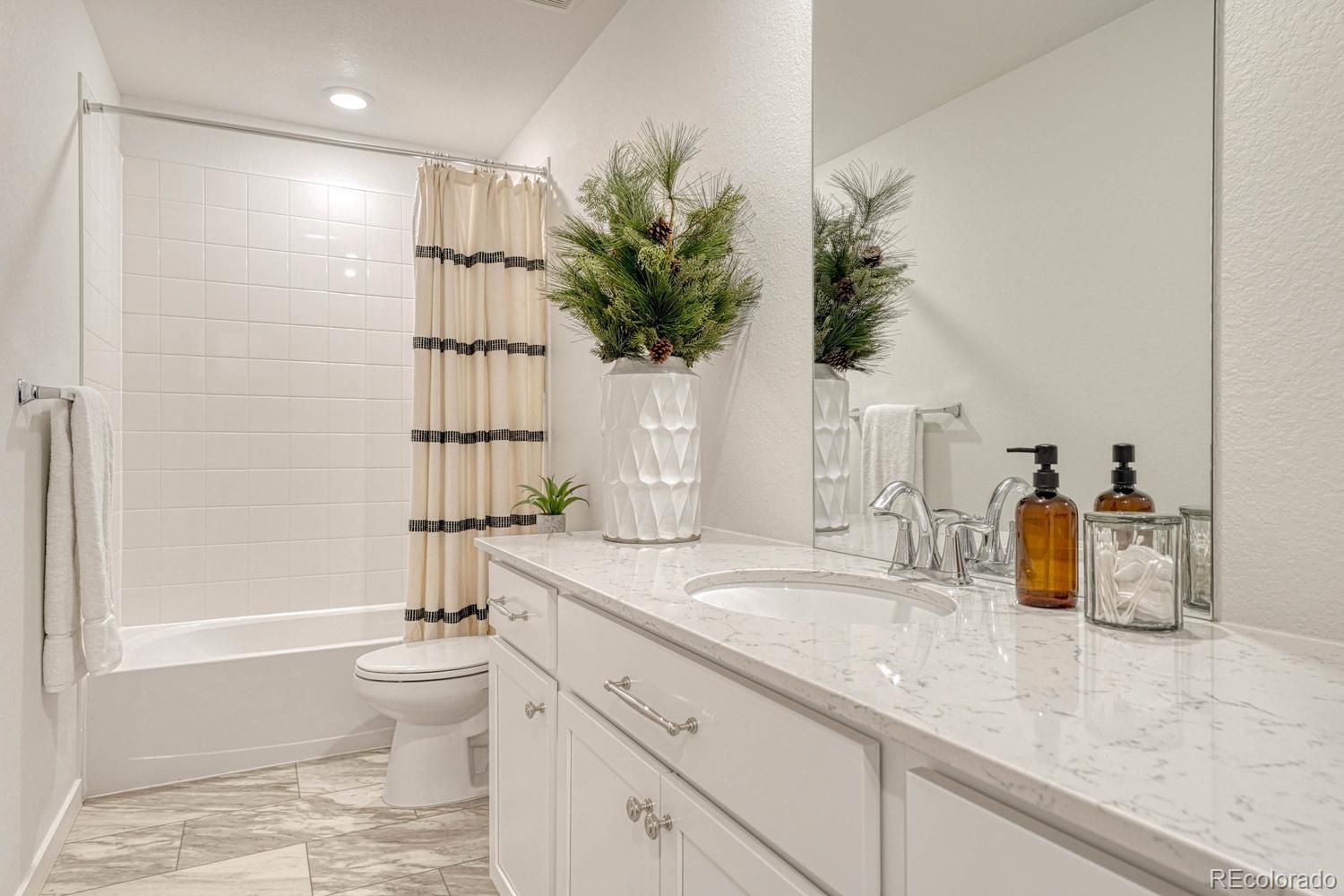 MLS Image #19 for 1976 s fultondale court,aurora, Colorado