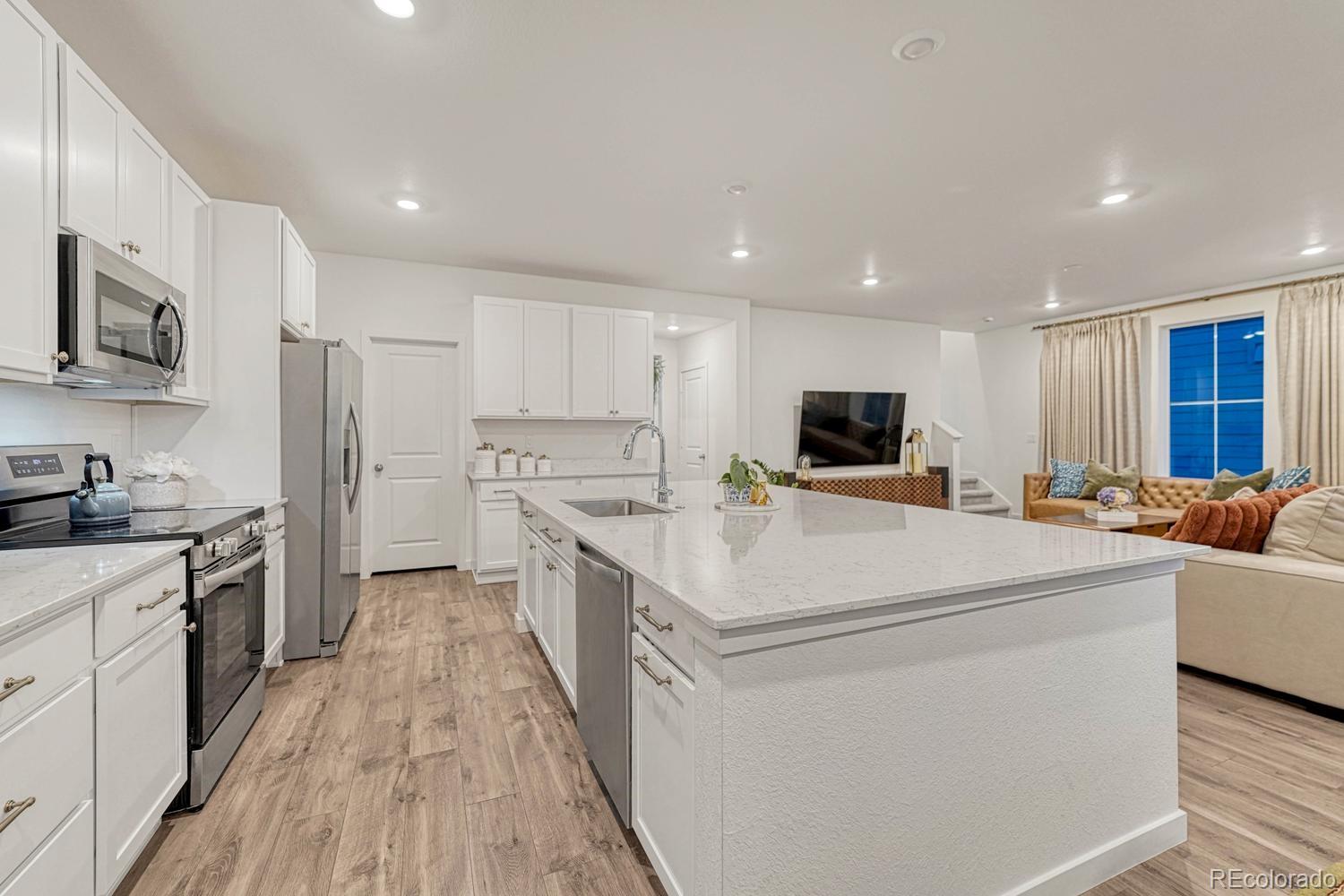 MLS Image #8 for 1976 s fultondale court,aurora, Colorado