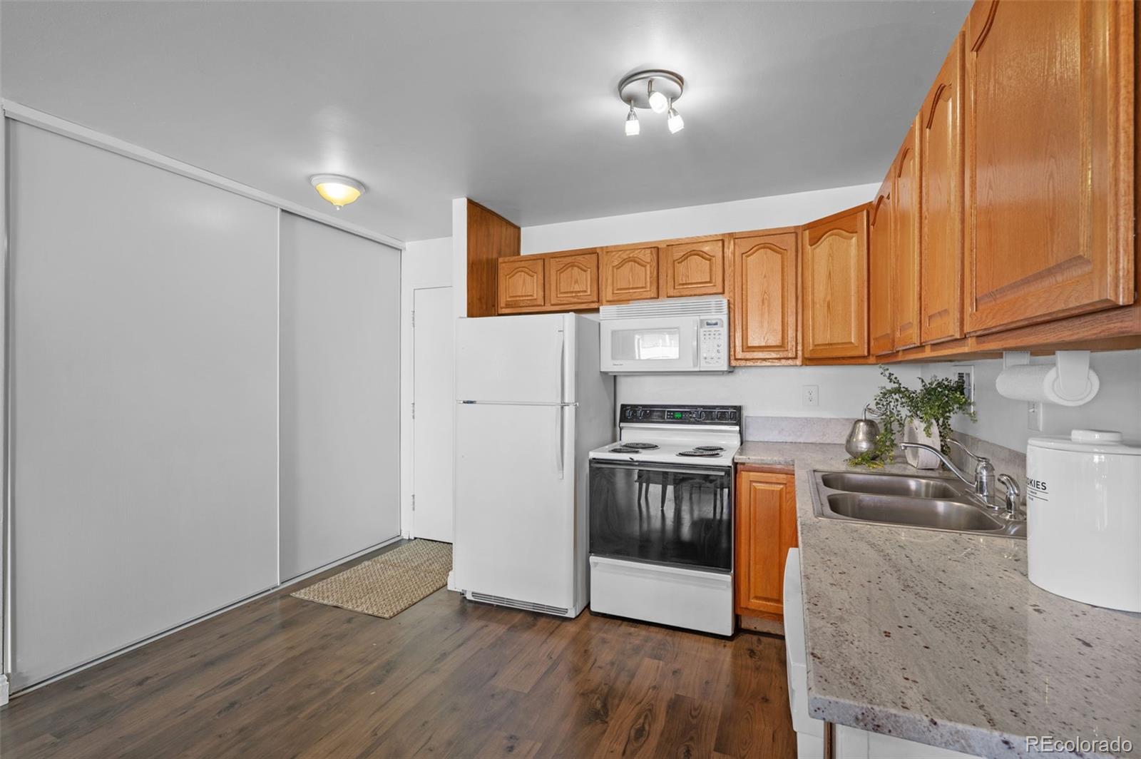 MLS Image #4 for 1121  albion street,denver, Colorado