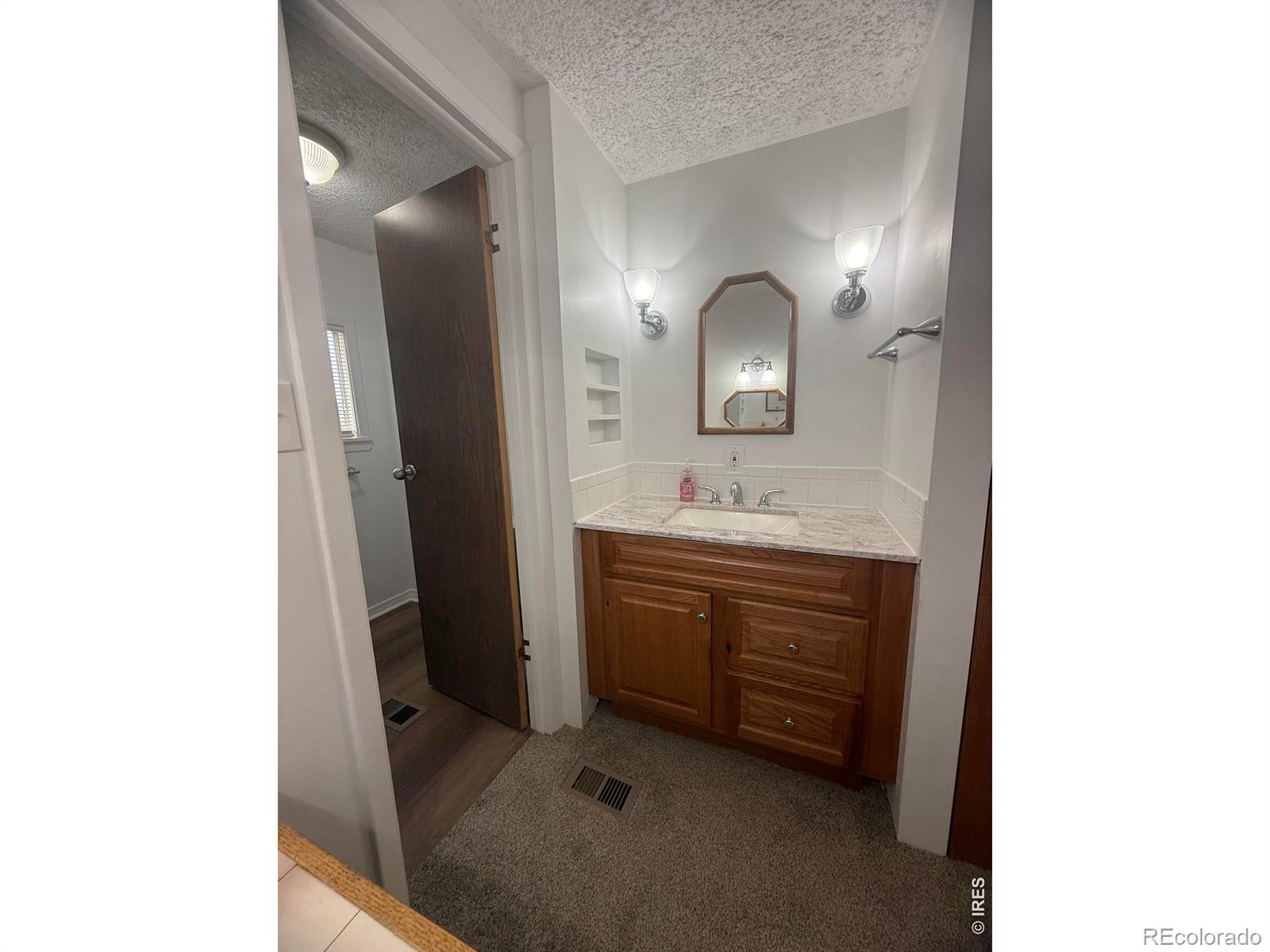 MLS Image #14 for 114  linden drive,log lane village, Colorado