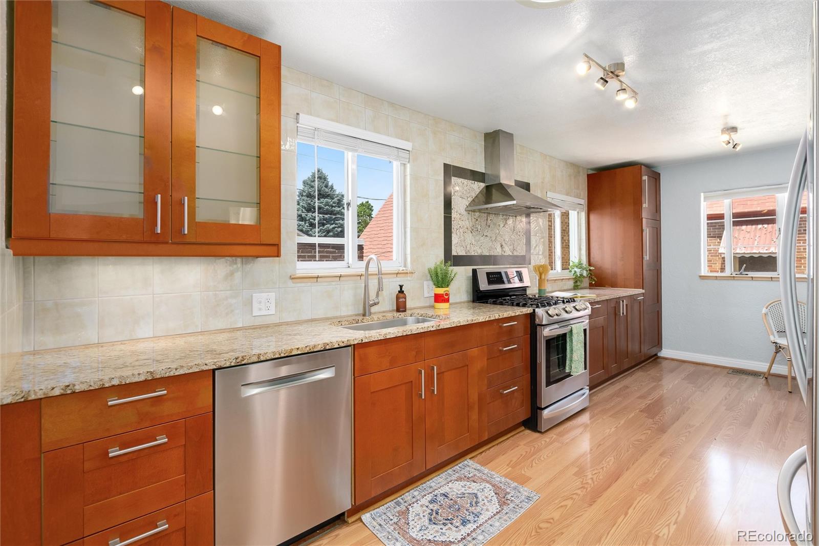 MLS Image #15 for 1595 s downing street,denver, Colorado