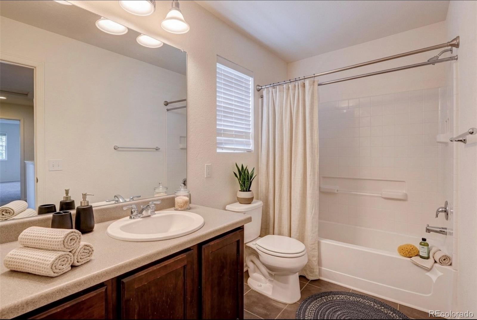 MLS Image #15 for 10771 e 28th place,denver, Colorado