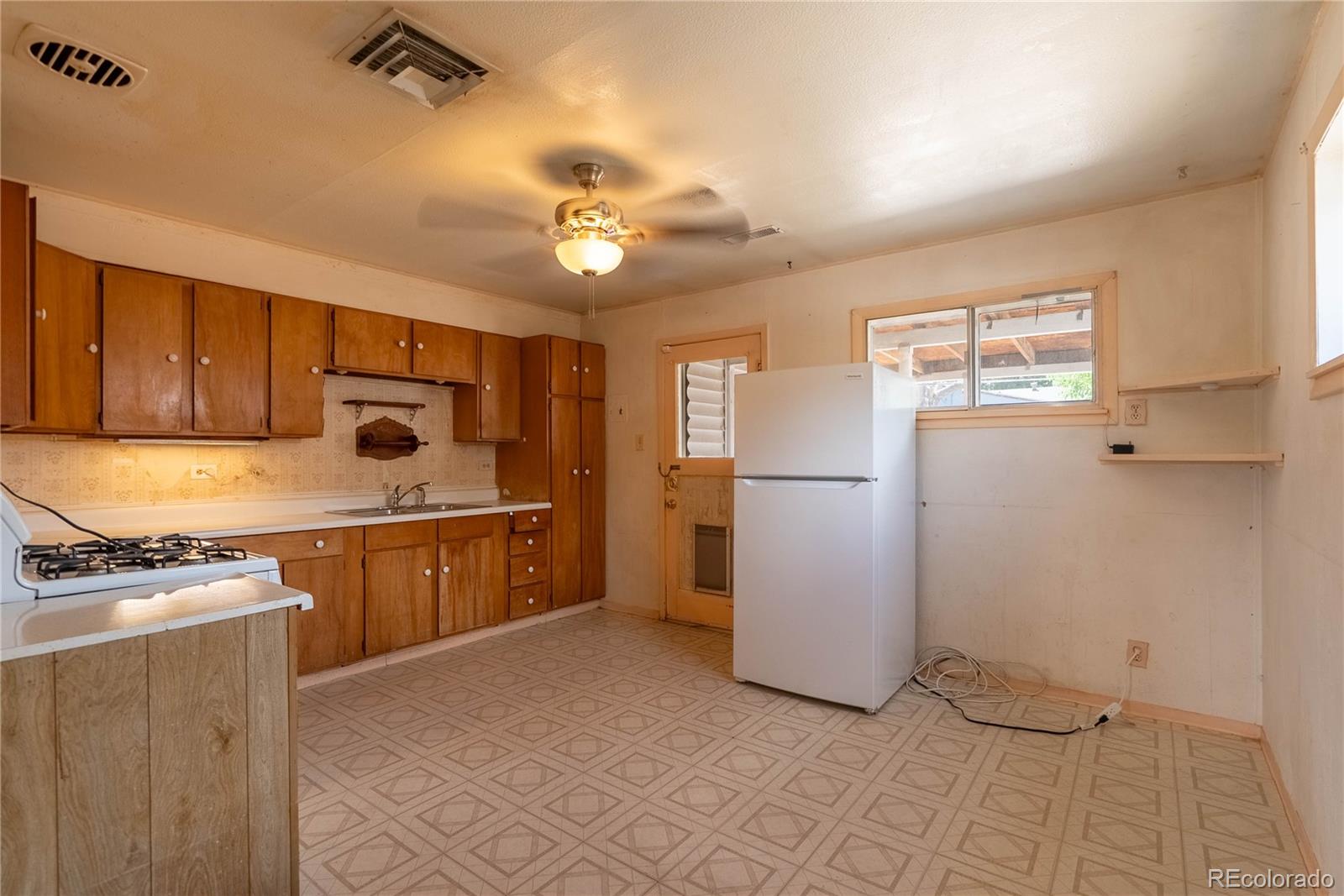 MLS Image #10 for 2541  camellia street,pueblo, Colorado
