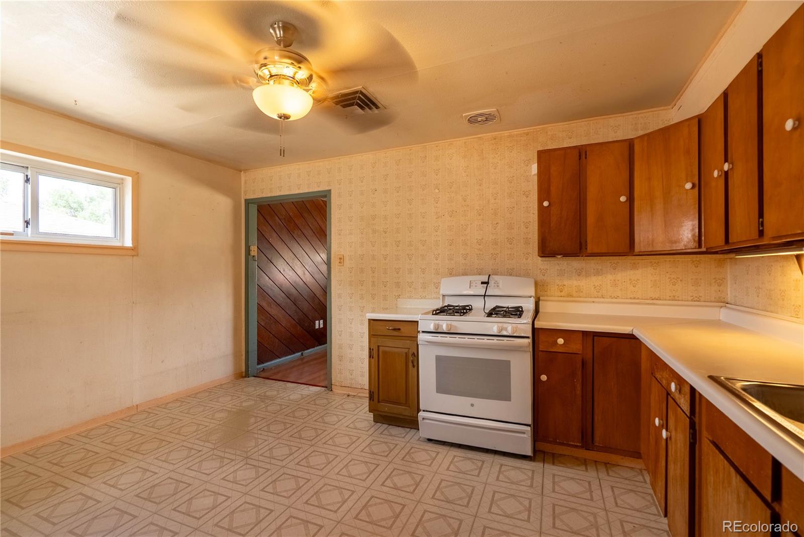 MLS Image #11 for 2541  camellia street,pueblo, Colorado