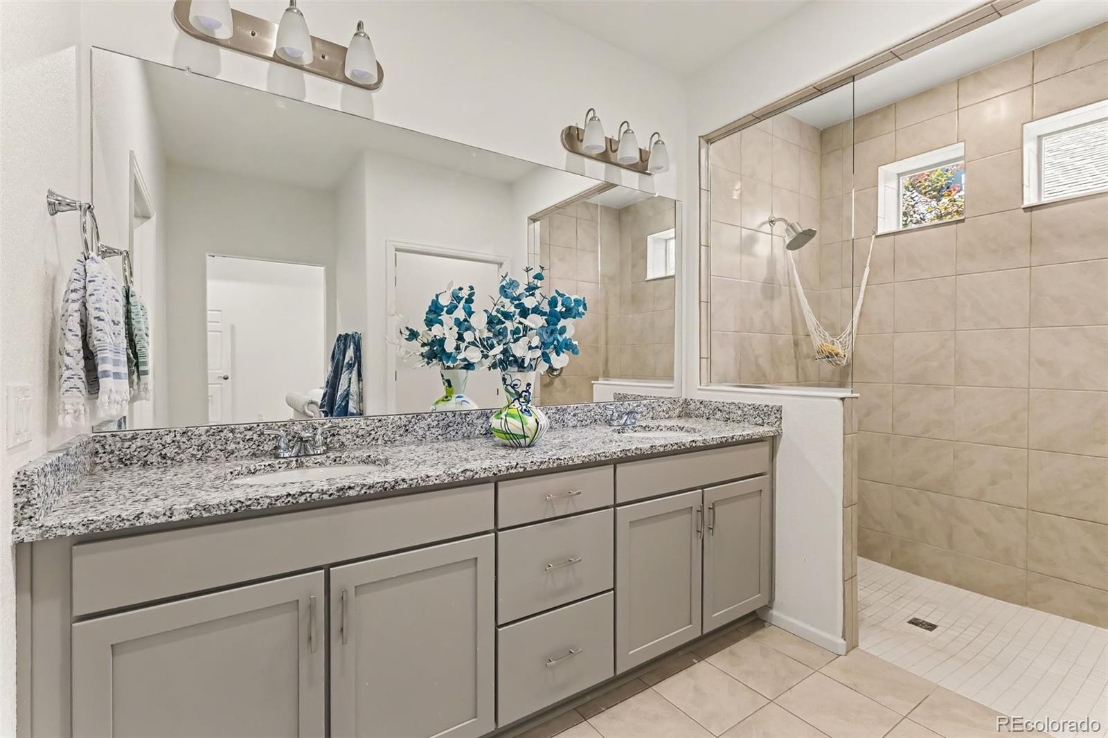 MLS Image #17 for 20373 e 52nd avenue,denver, Colorado
