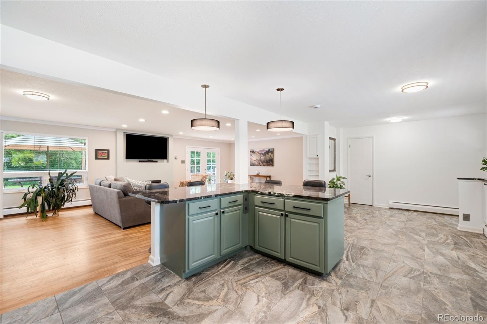 MLS Image #4 for 5  circle drive,denver, Colorado