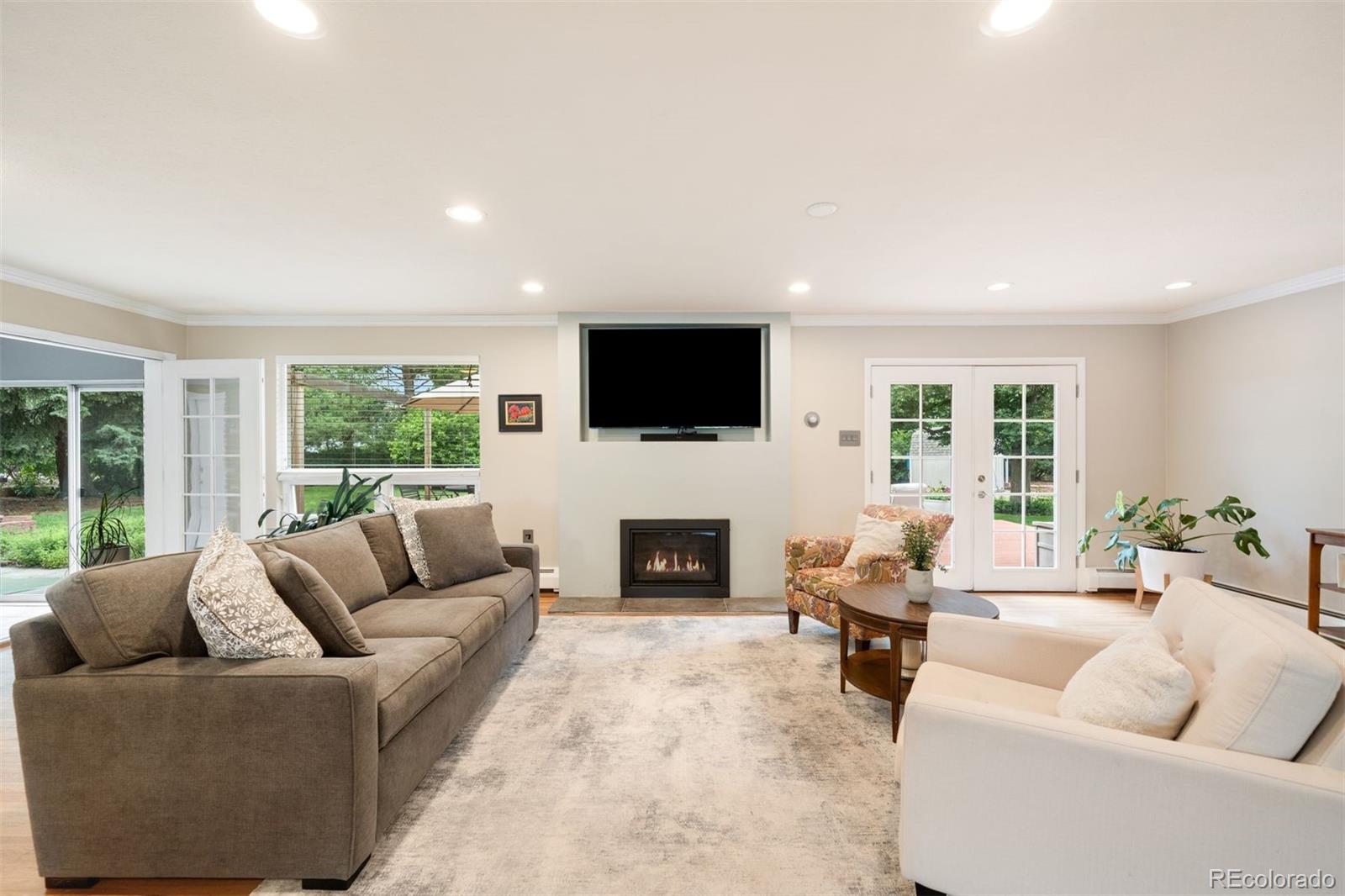 MLS Image #7 for 5  circle drive,denver, Colorado